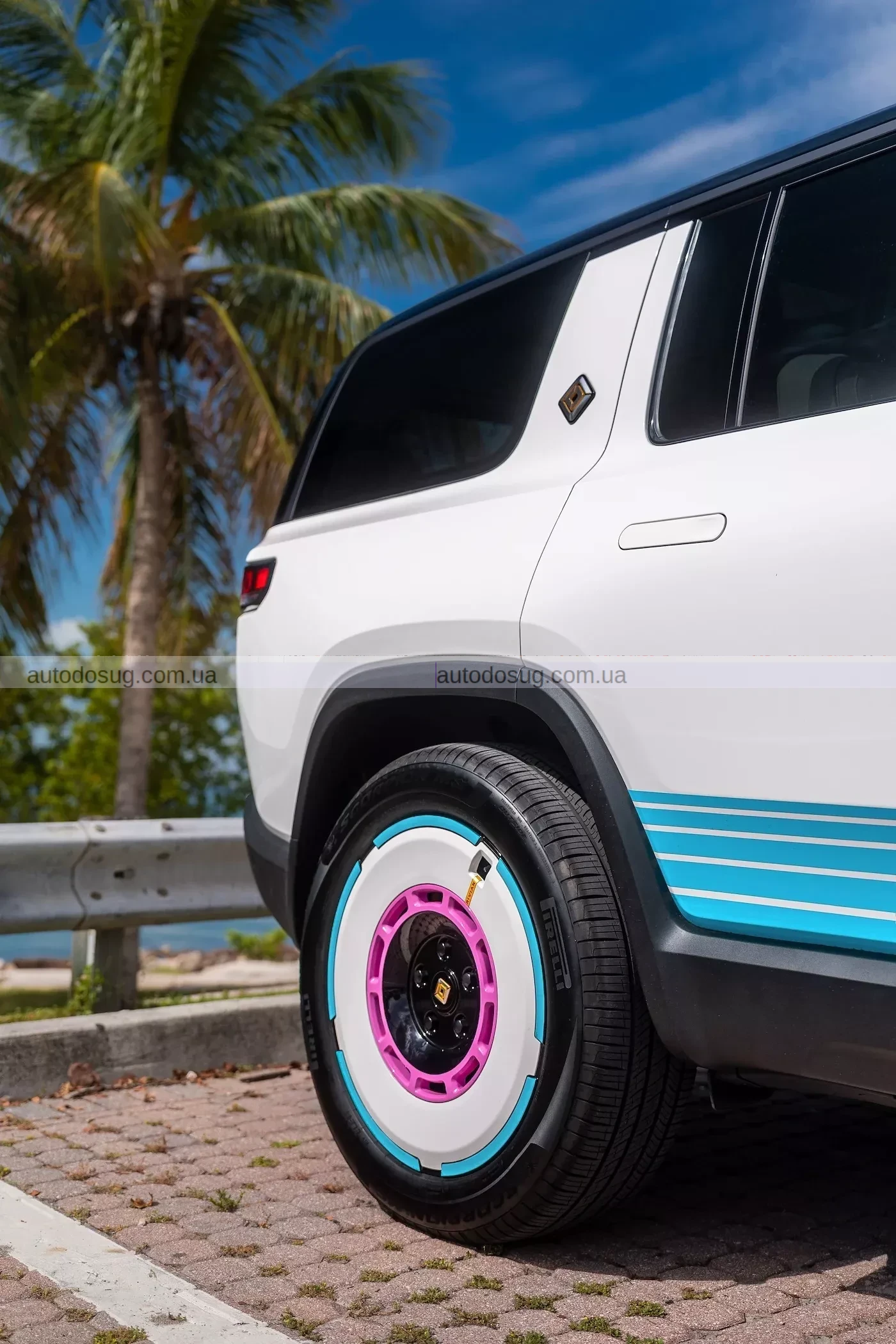 Найновіший R1S від Rivian лоскоче ностальгію за 80-ми