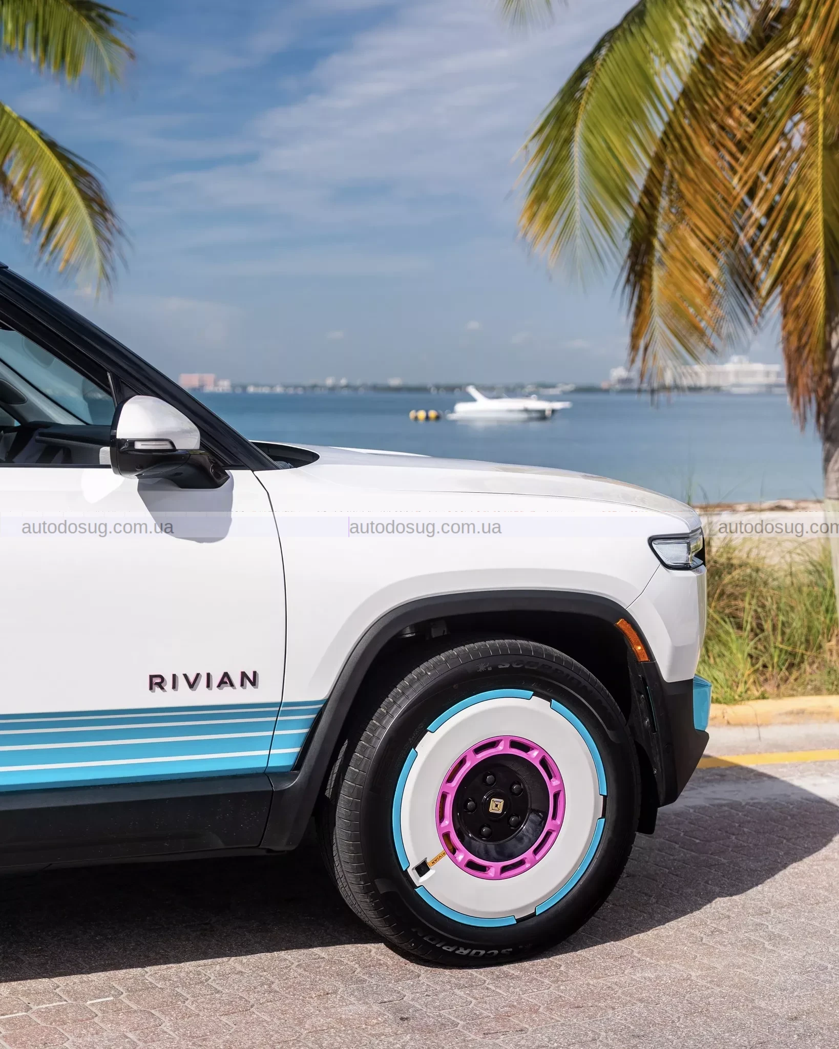 Найновіший R1S від Rivian лоскоче ностальгію за 80-ми