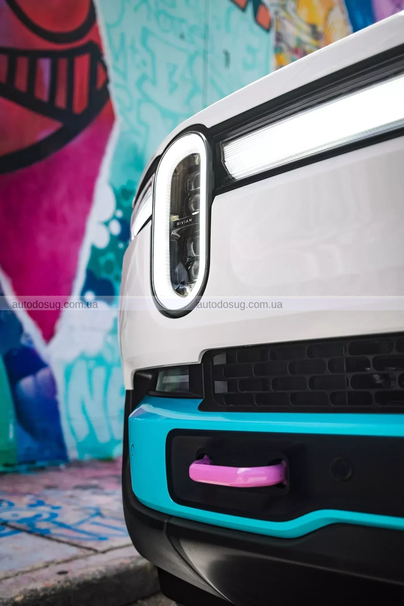 Найновіший R1S від Rivian лоскоче ностальгію за 80-ми