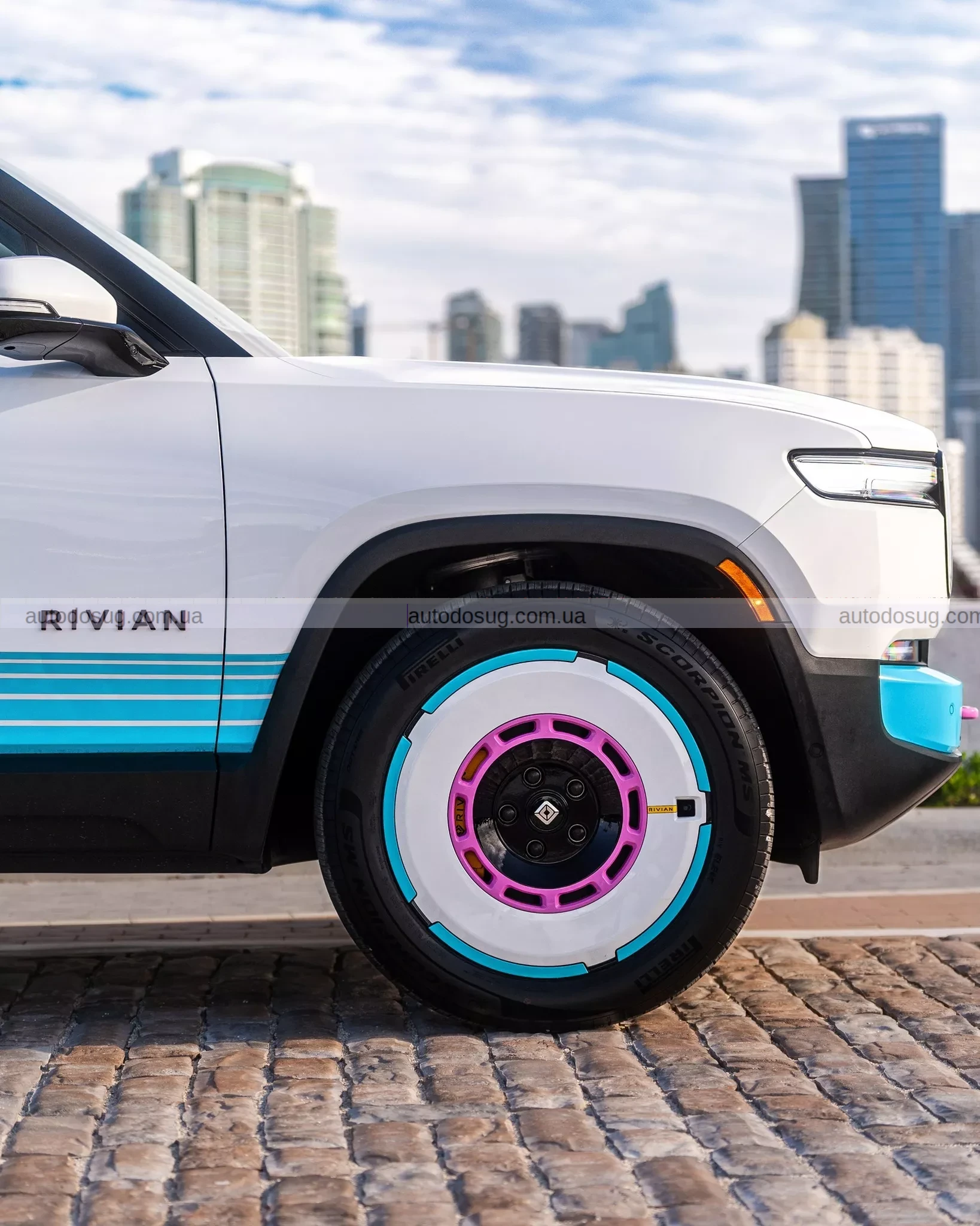 Найновіший R1S від Rivian лоскоче ностальгію за 80-ми
