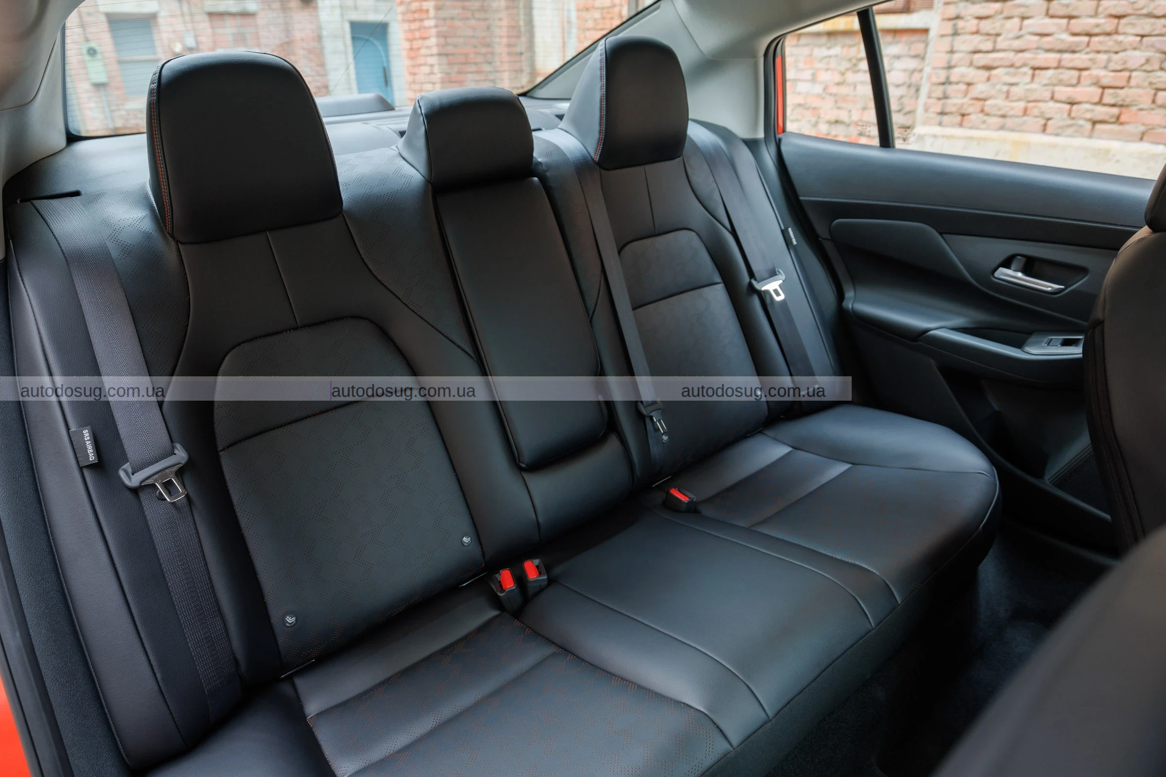 Nissan надав Sentra зовнішній вигляд 2026 року, але залишив потужність у 2016 році