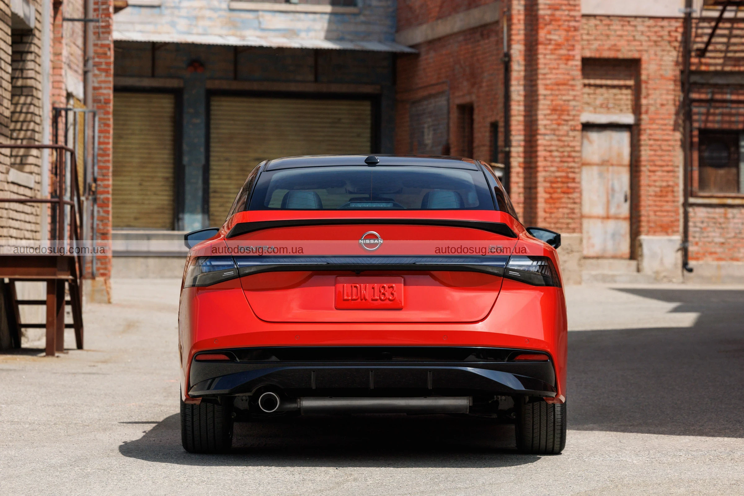 Nissan надав Sentra зовнішній вигляд 2026 року, але залишив потужність у 2016 році