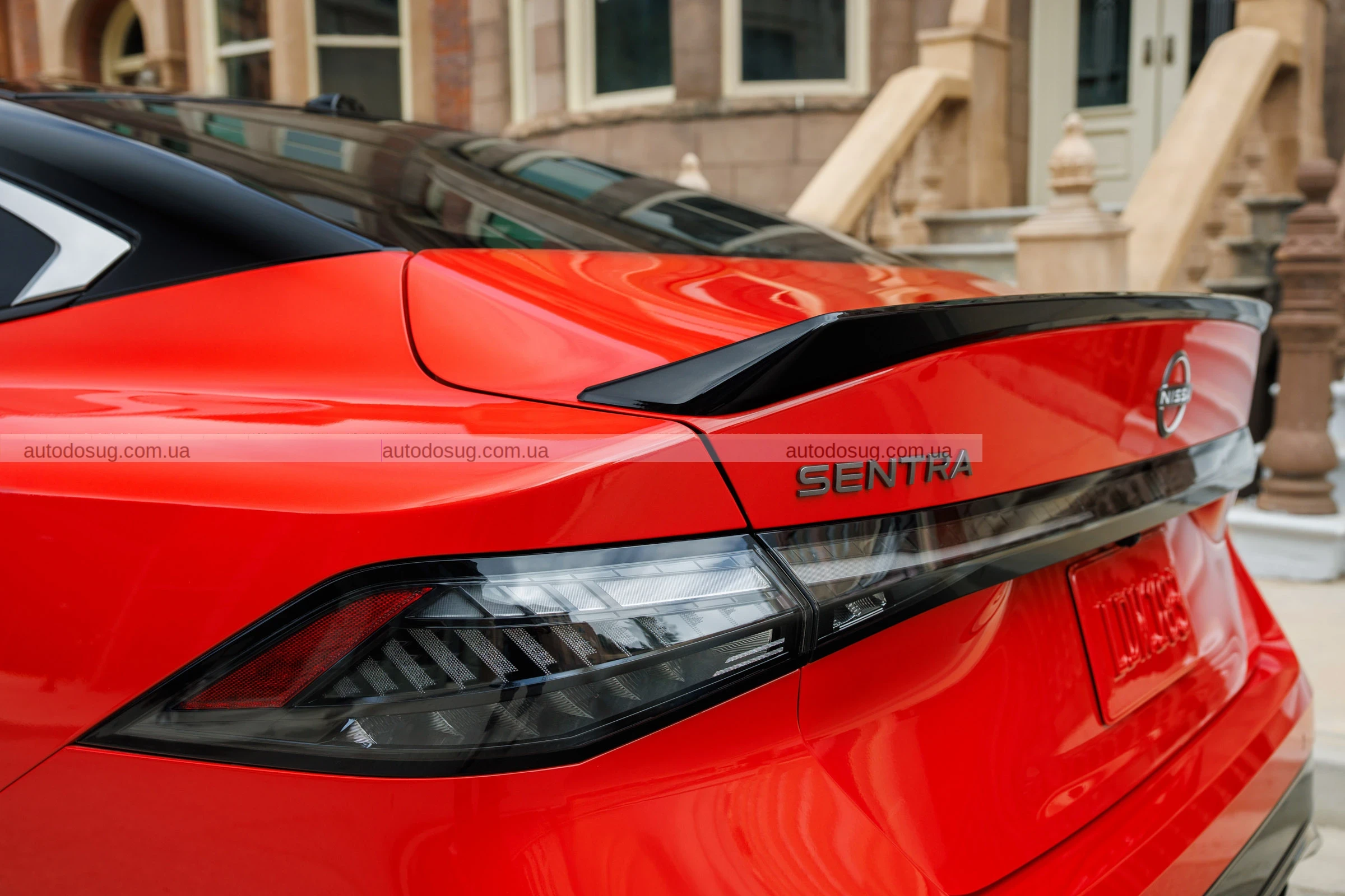 Nissan надав Sentra зовнішній вигляд 2026 року, але залишив потужність у 2016 році