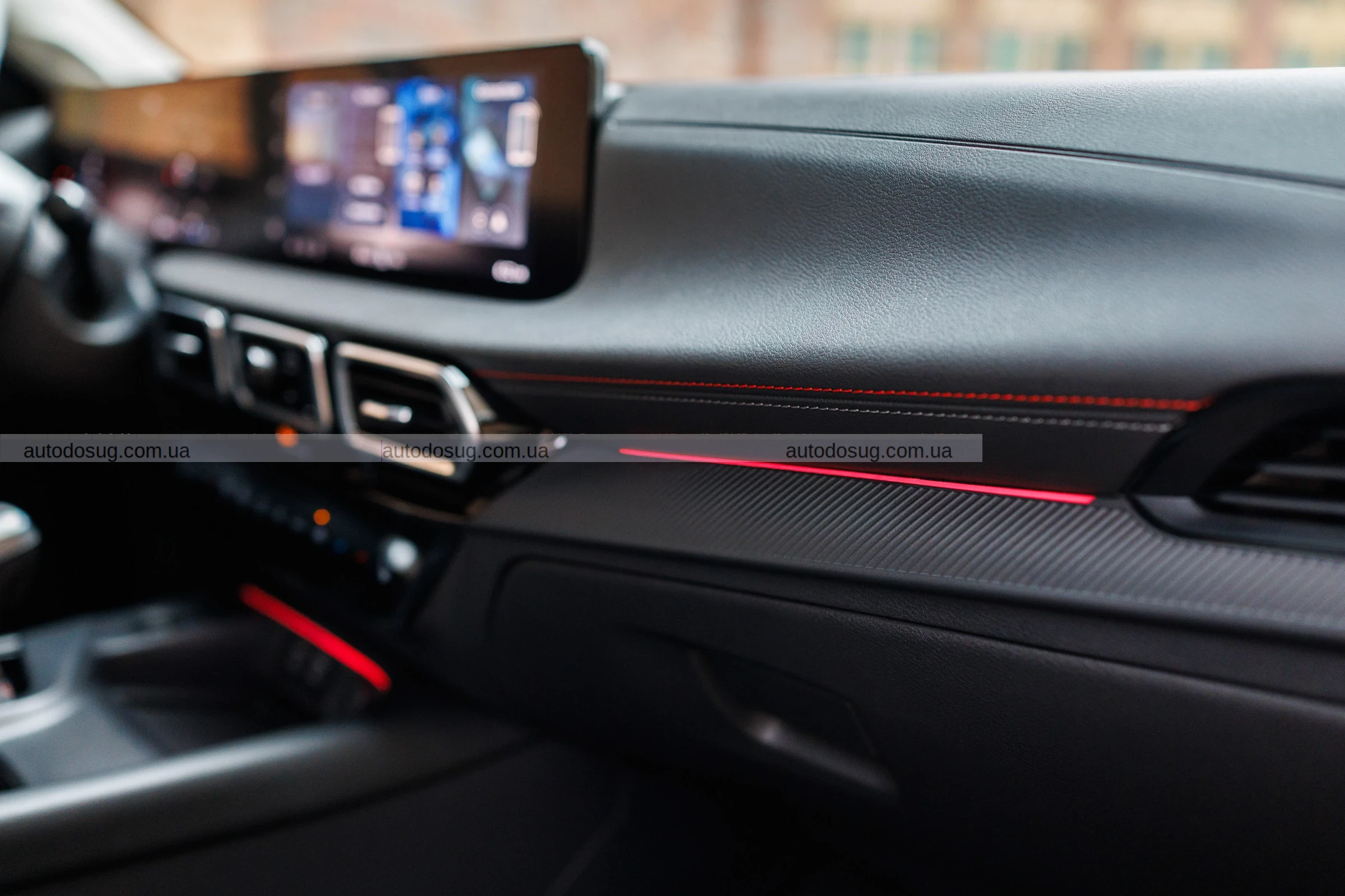 Nissan надав Sentra зовнішній вигляд 2026 року, але залишив потужність у 2016 році