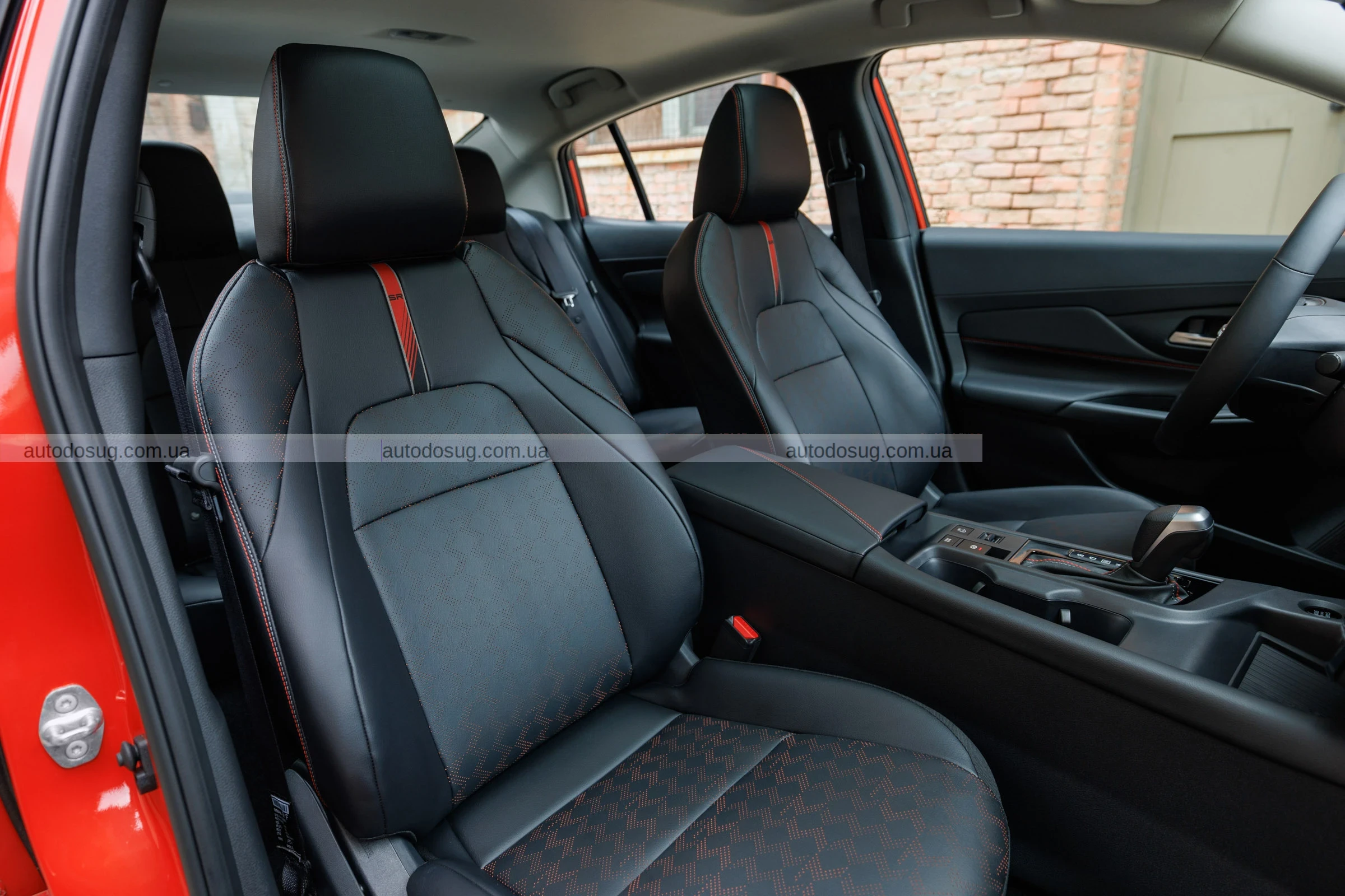 Nissan надав Sentra зовнішній вигляд 2026 року, але залишив потужність у 2016 році