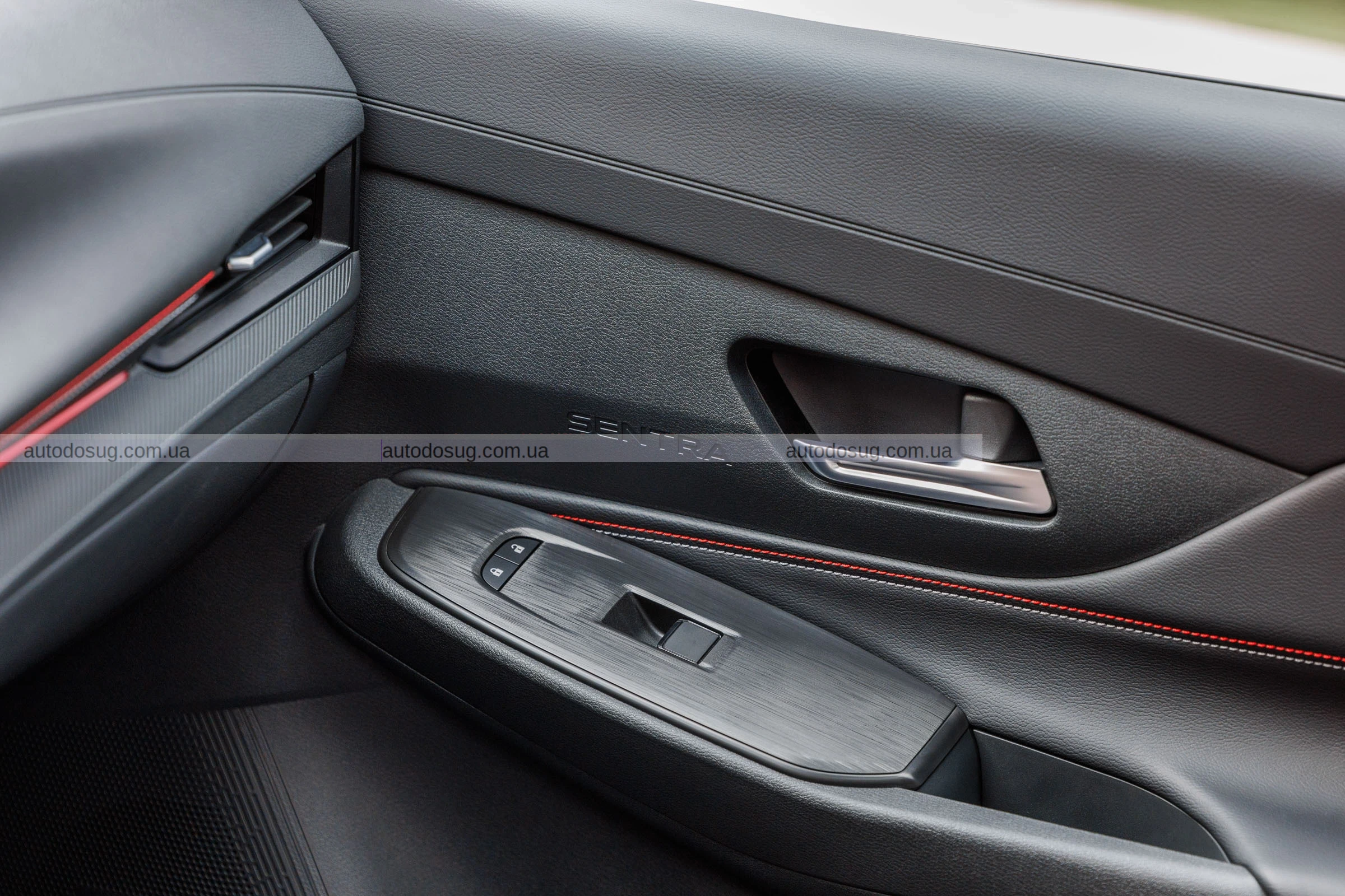 Nissan надав Sentra зовнішній вигляд 2026 року, але залишив потужність у 2016 році