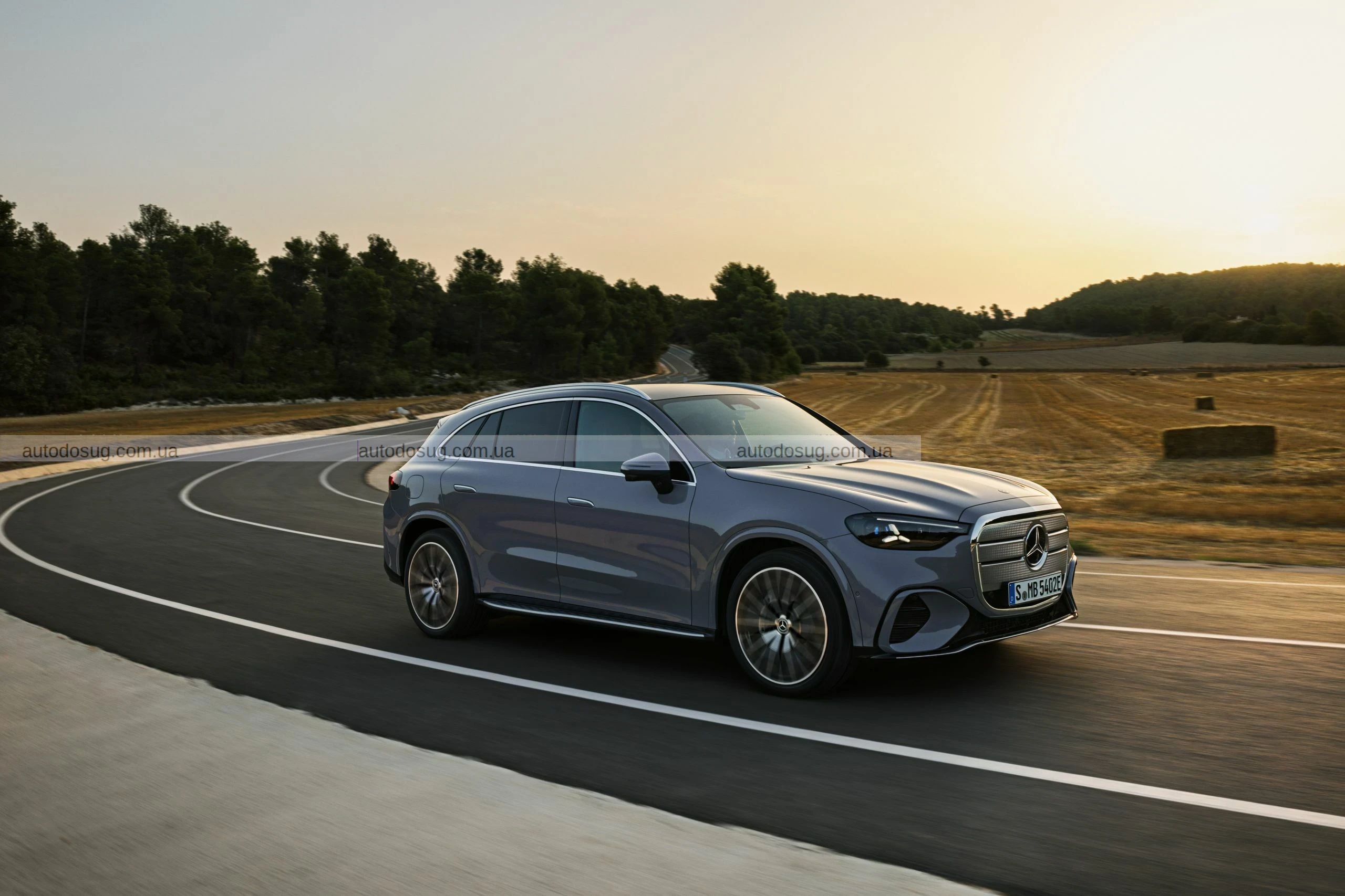 Новий повністю електричний Mercedes GLC має решітку радіатора, достатньо велику, щоб «проковтнути» BMW