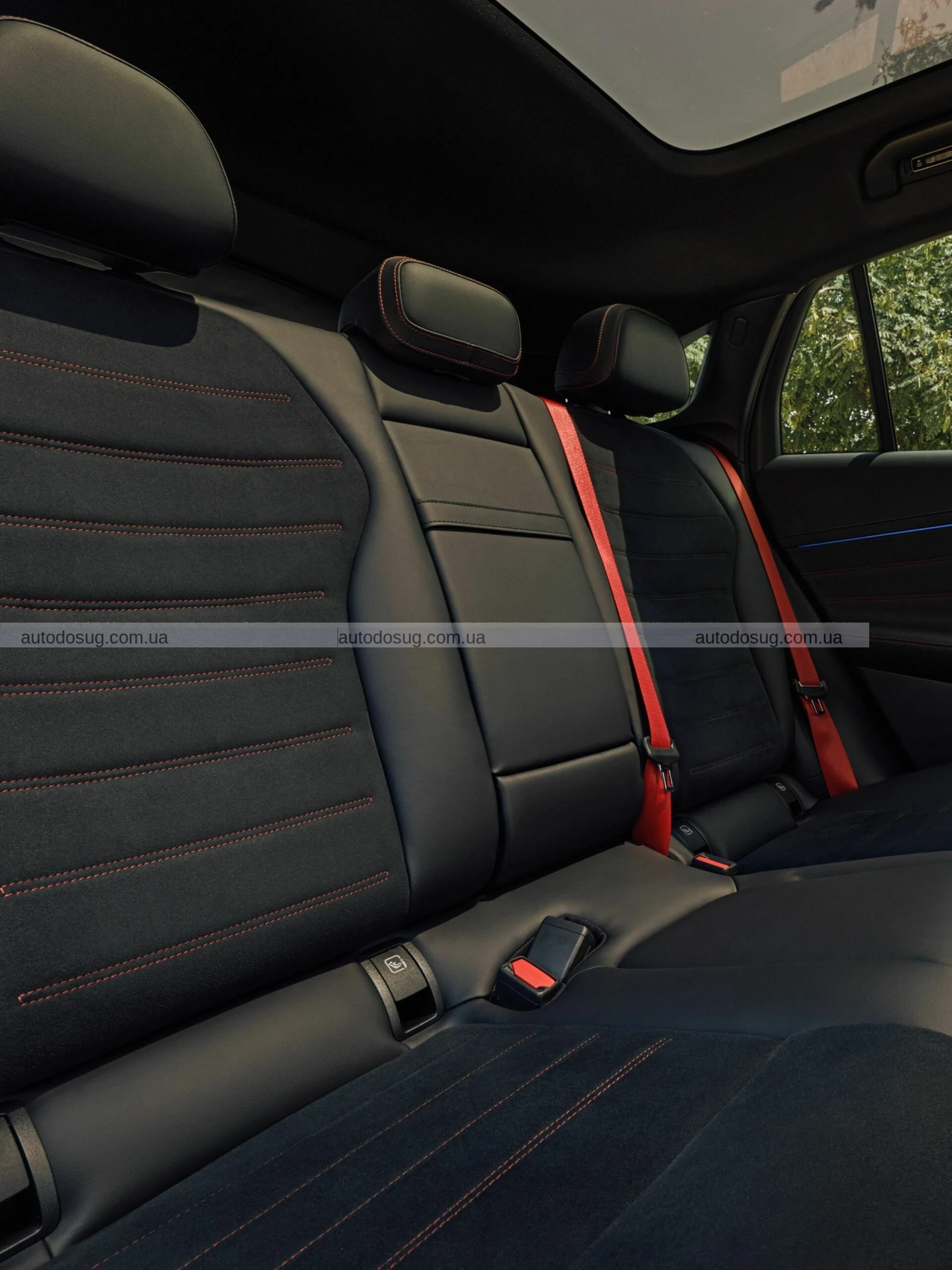 Новий повністю електричний Mercedes GLC має решітку радіатора, достатньо велику, щоб «проковтнути» BMW