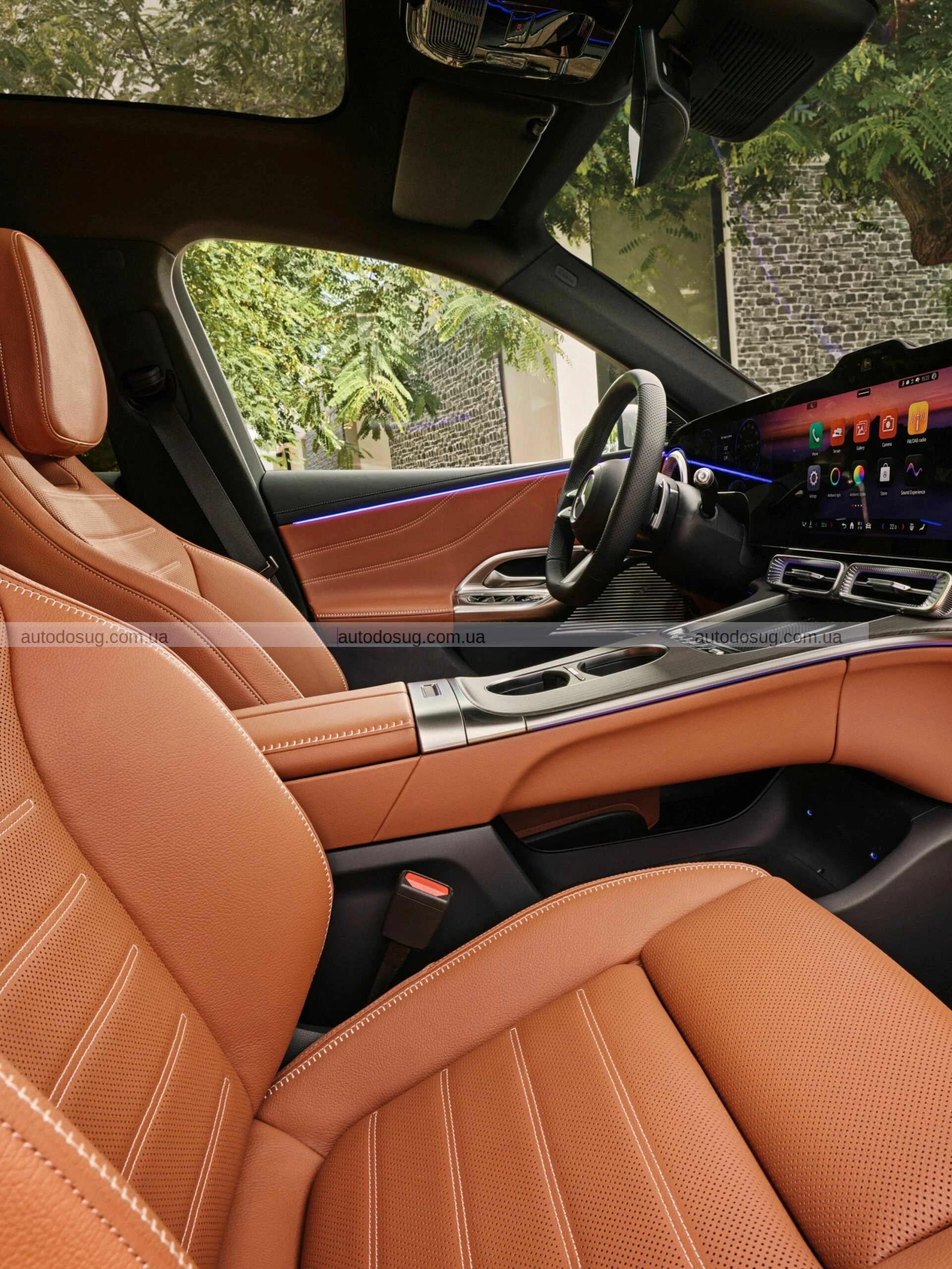 Новий повністю електричний Mercedes GLC має решітку радіатора, достатньо велику, щоб «проковтнути» BMW