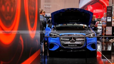 Новий повністю електричний Mercedes GLC має решітку радіатора, достатньо велику, щоб «проковтнути» BMW