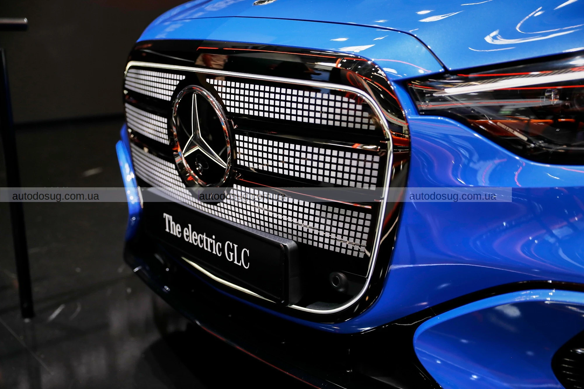 Новий повністю електричний Mercedes GLC має решітку радіатора, достатньо велику, щоб «проковтнути» BMW