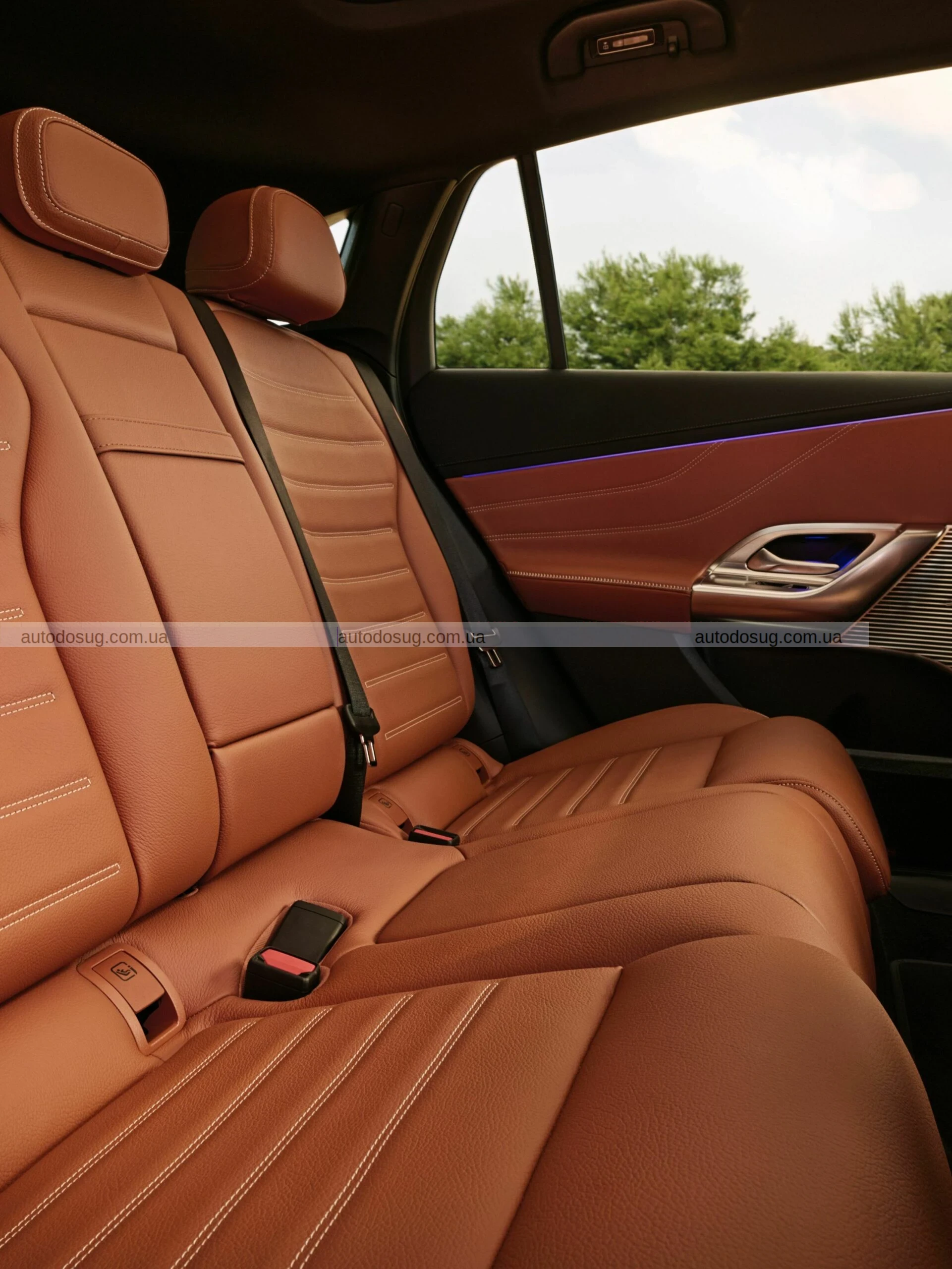 Новий повністю електричний Mercedes GLC має решітку радіатора, достатньо велику, щоб «проковтнути» BMW