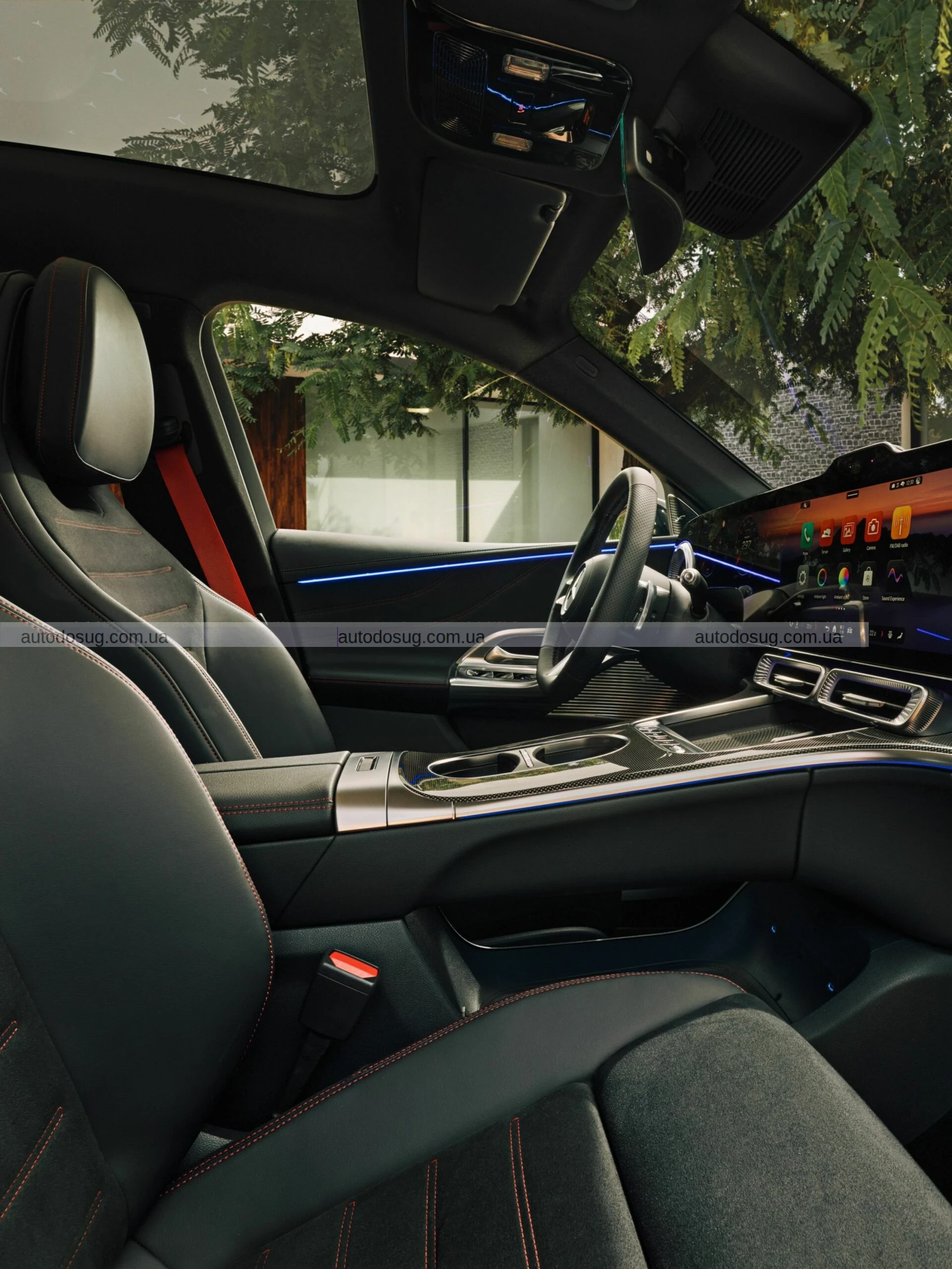 Новий повністю електричний Mercedes GLC має решітку радіатора, достатньо велику, щоб «проковтнути» BMW