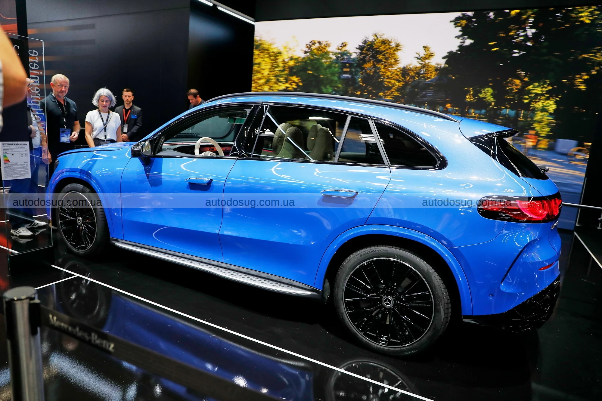 Новий повністю електричний Mercedes GLC має решітку радіатора, достатньо велику, щоб «проковтнути» BMW