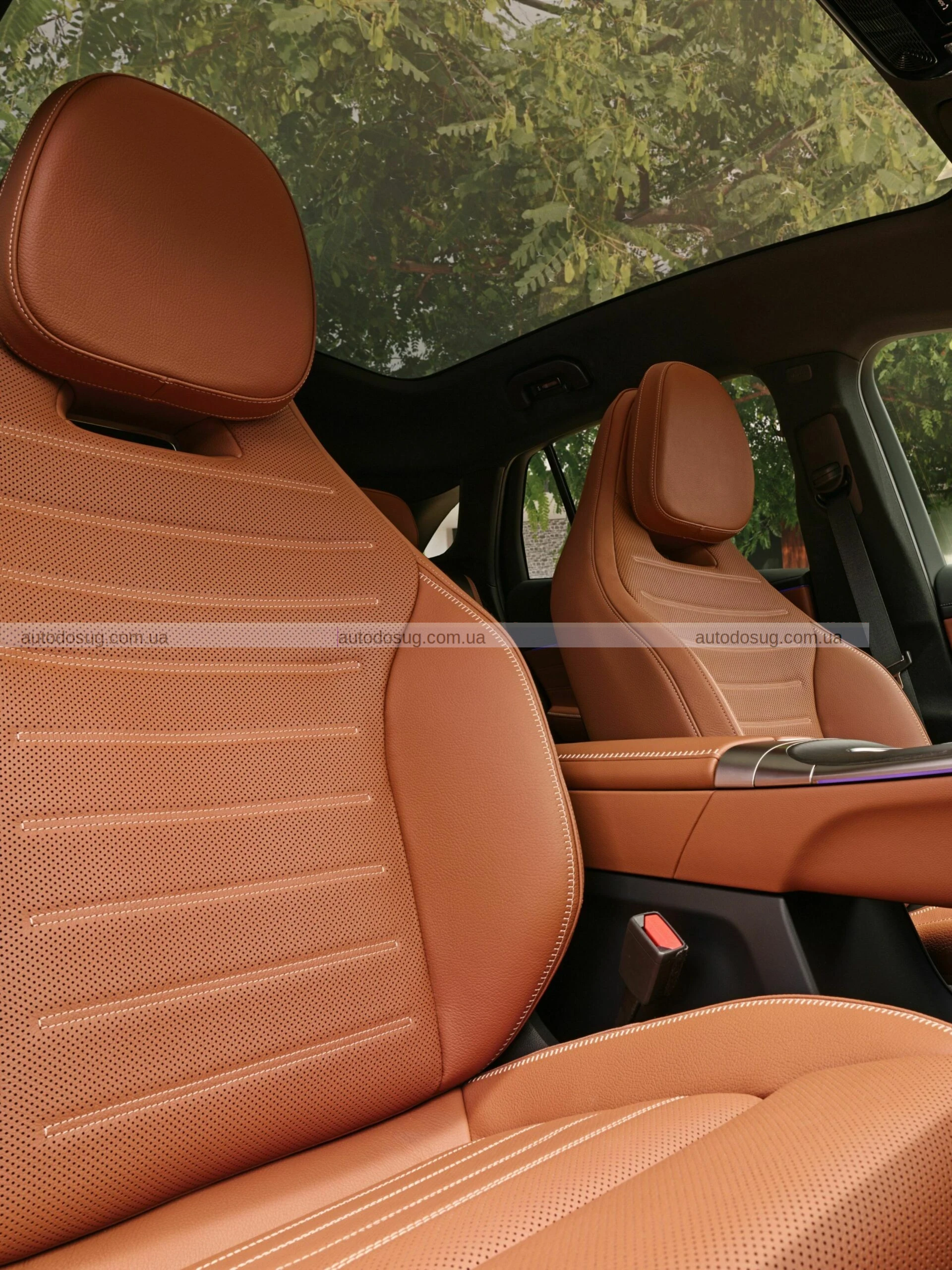 Новий повністю електричний Mercedes GLC має решітку радіатора, достатньо велику, щоб «проковтнути» BMW