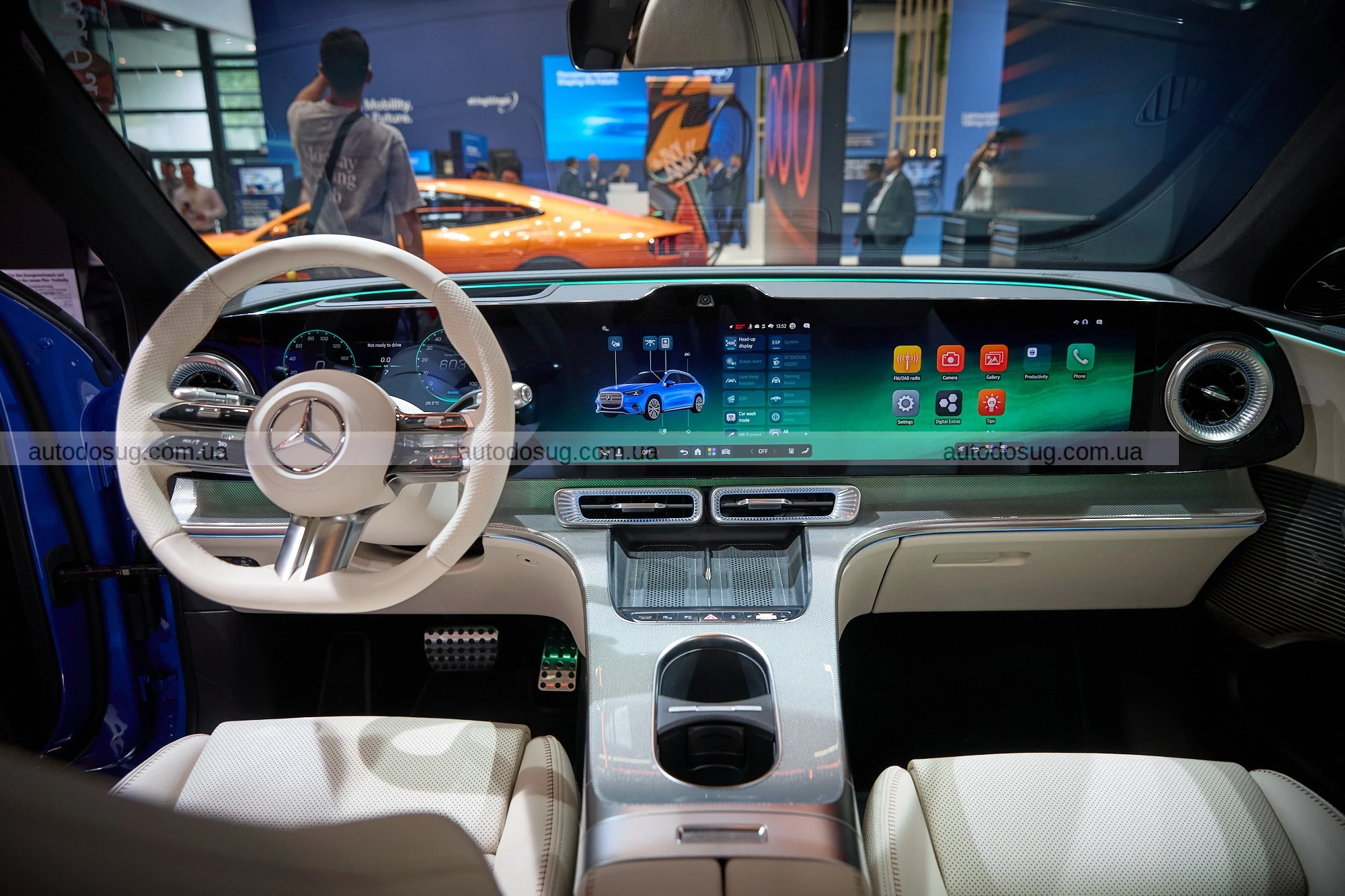 Новий повністю електричний Mercedes GLC має решітку радіатора, достатньо велику, щоб «проковтнути» BMW