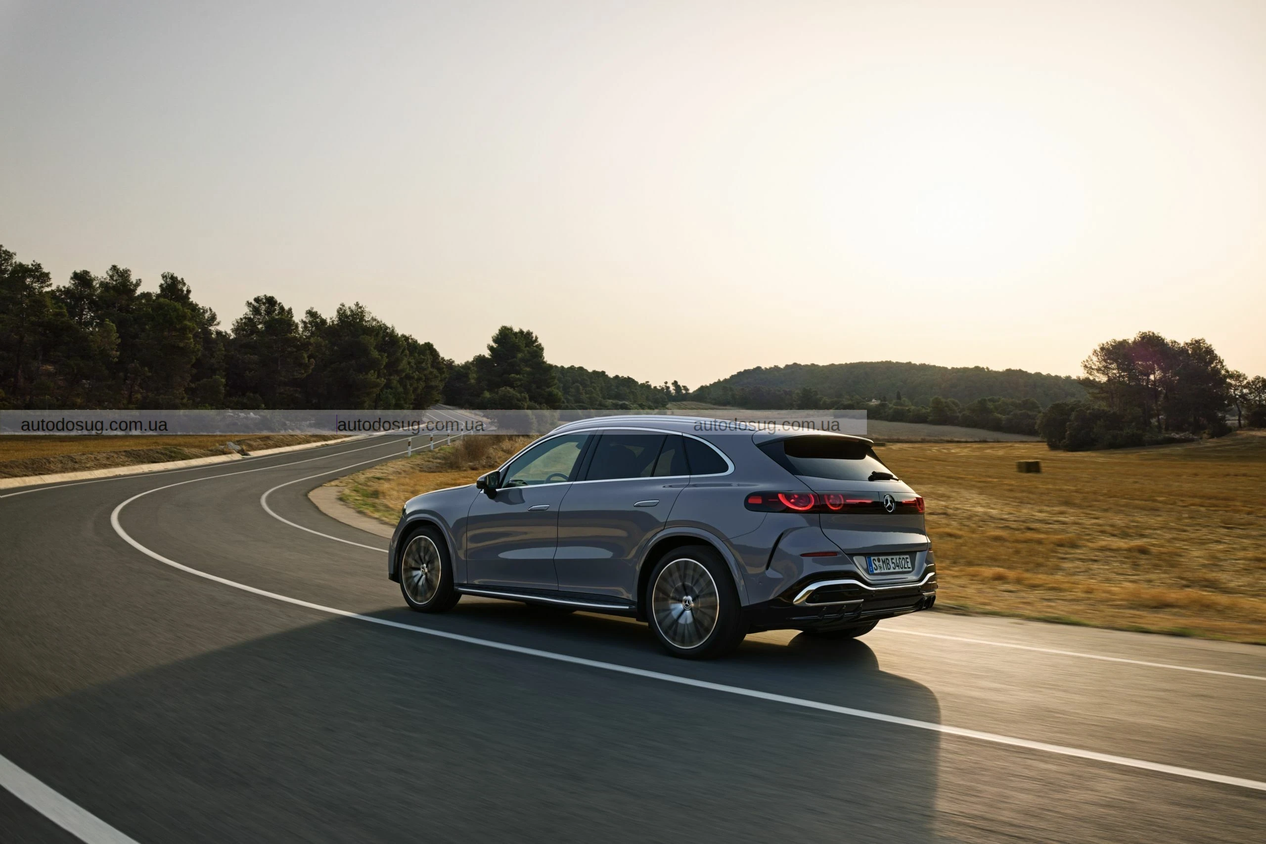 Новий повністю електричний Mercedes GLC має решітку радіатора, достатньо велику, щоб «проковтнути» BMW