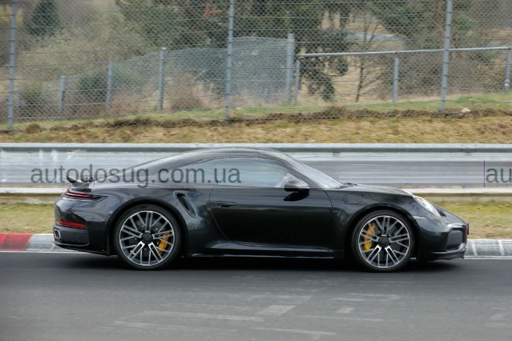 Porsche анонсував новинку для Мюнхенського автосалону — можливо, це 911 Turbo