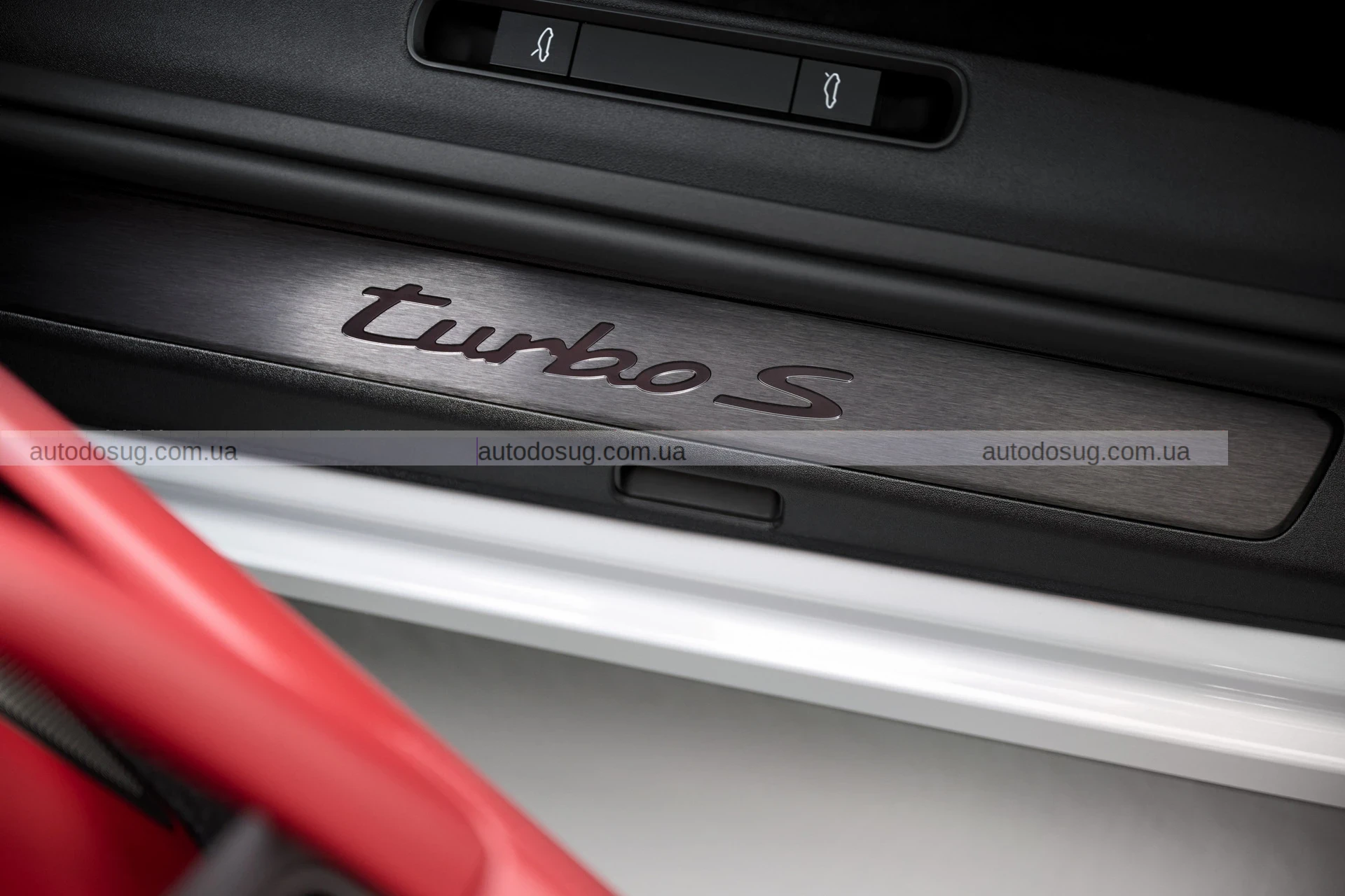 Porsche переходить на гібрид для свого найкращого спортивного автомобіля