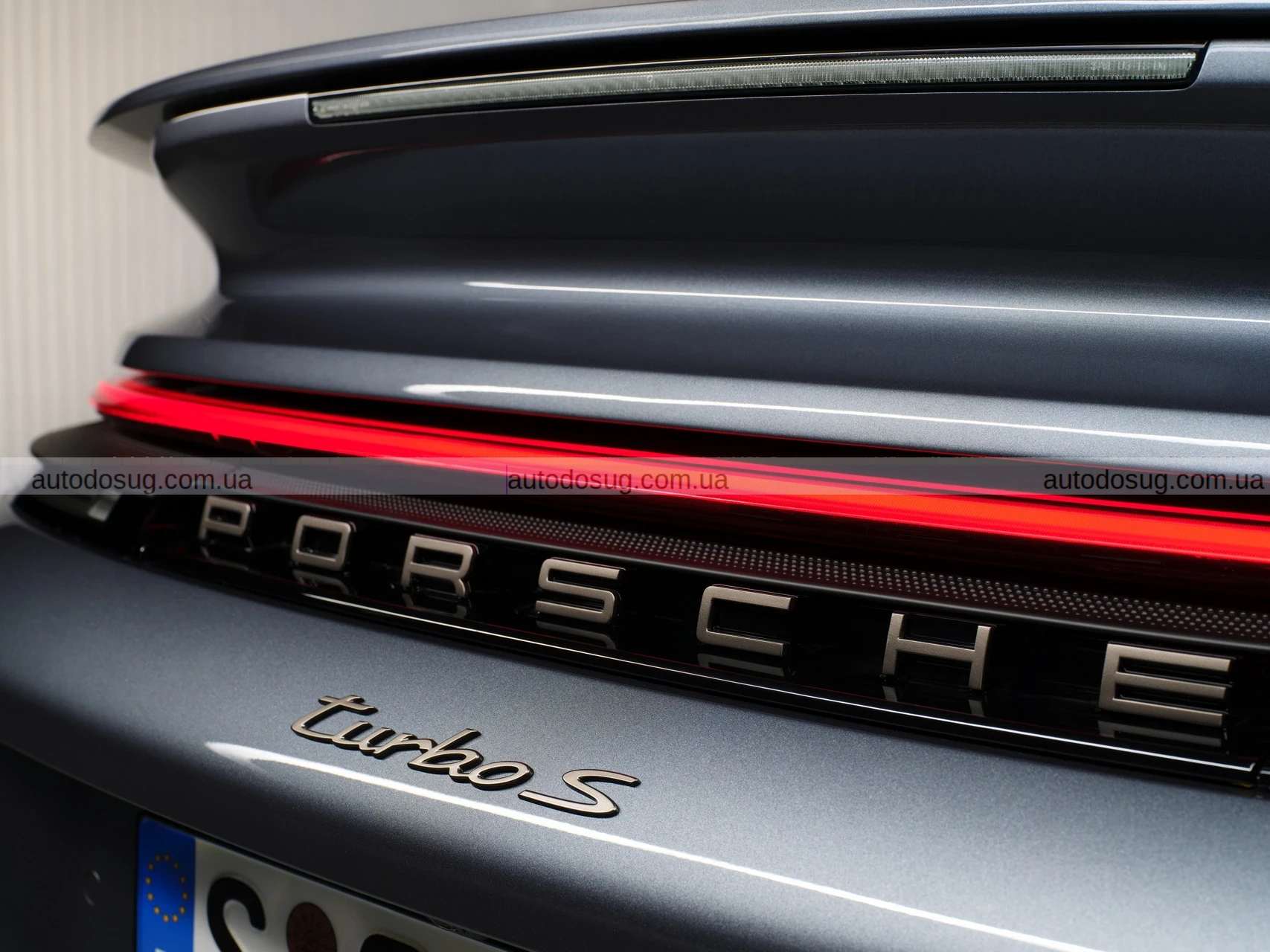 Porsche переходить на гібрид для свого найкращого спортивного автомобіля