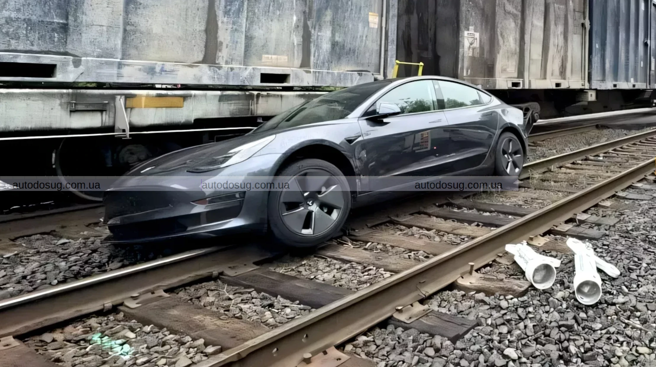 Повністю автономне водіння Tesla під вогнем критики через нездатність розпізнати залізничні переїзди