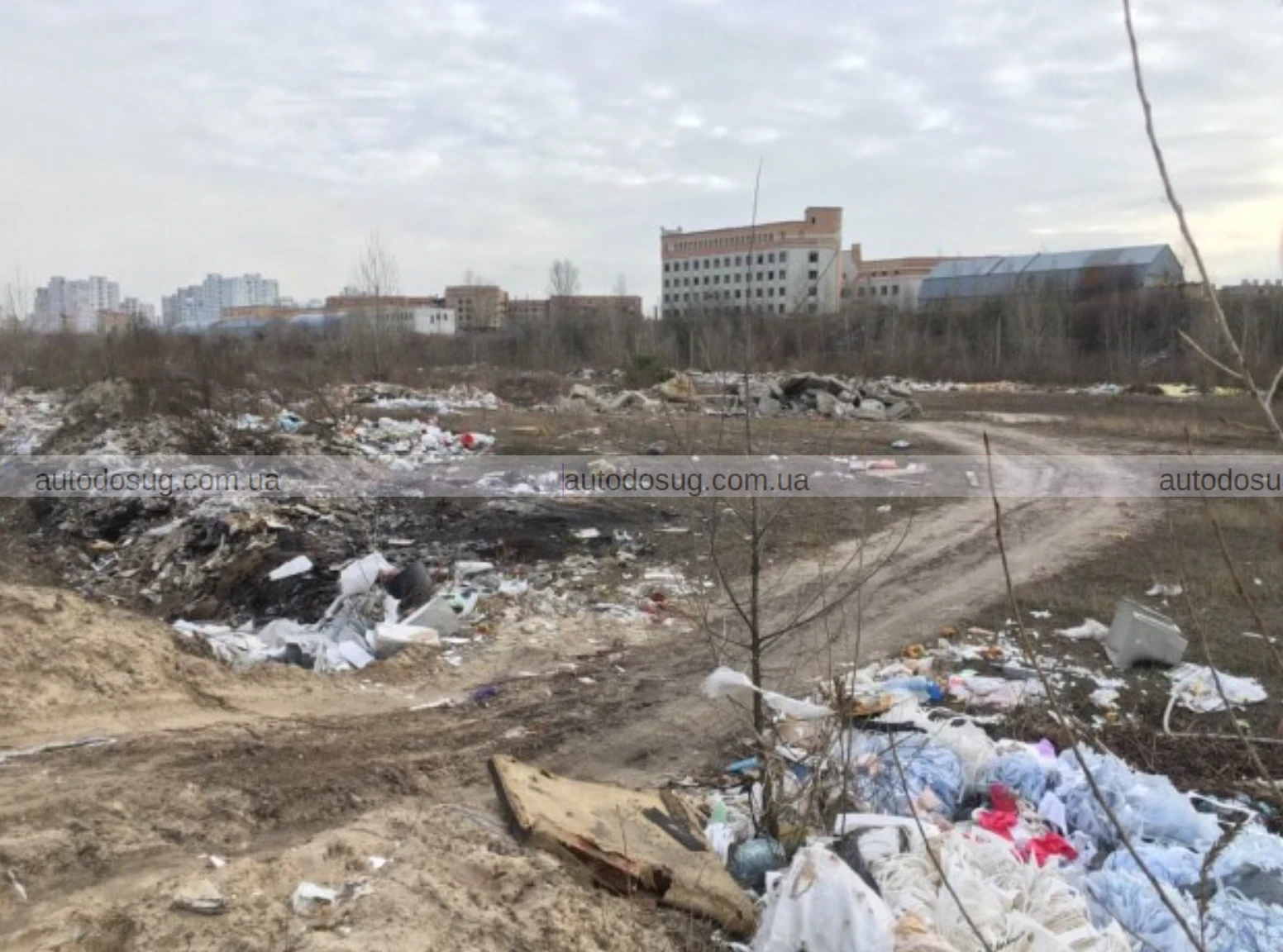 Прокуратура вимагає від КМДА ліквідувати стихійне сміттєзвалище на Троєщині