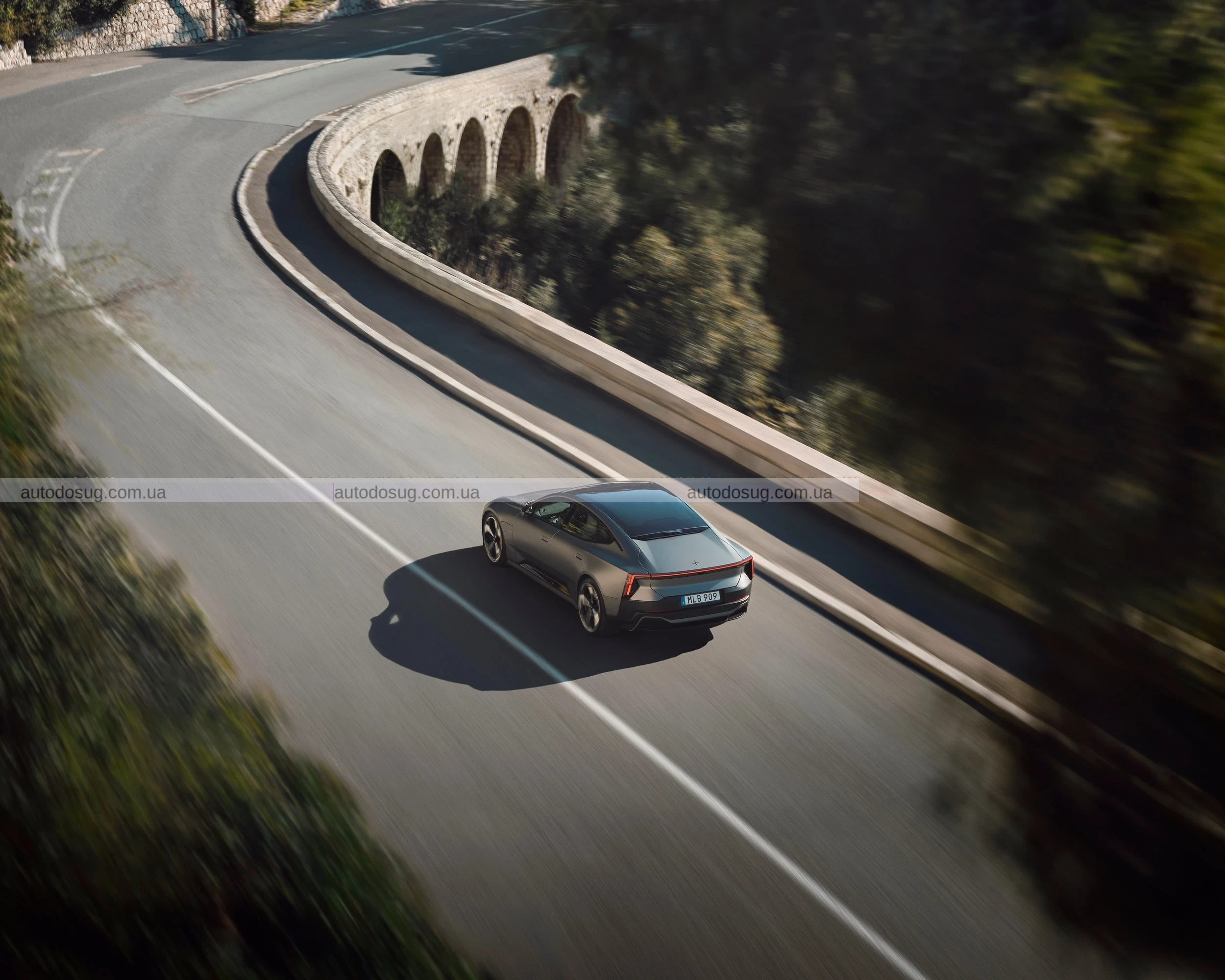 Приголомшливе чотиридверне купе Polestar конкурує з Porsche Taycan