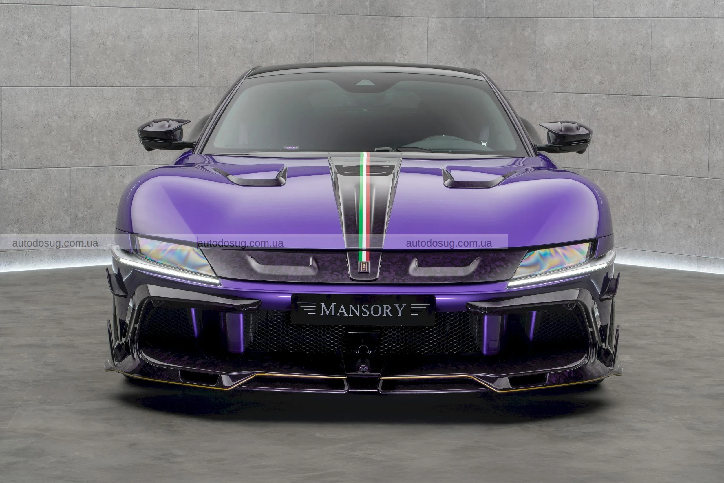 Що за фіолетово-гучний екстремал? Mansory перетворив Ferrari 12Cilindri на «Equestre»