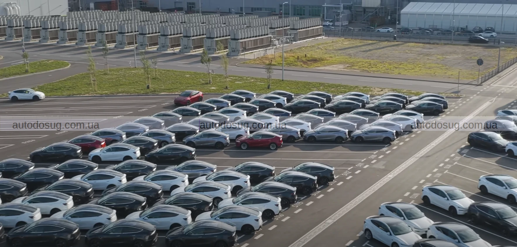 Щойно Tesla розкрила секретний кіберпозашляховик