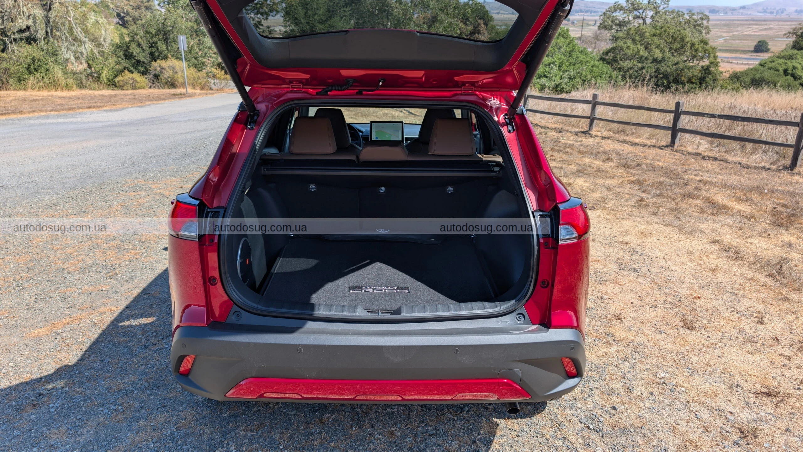 Toyota Corolla Cross 2026 року схожа на RAV4 нового покоління