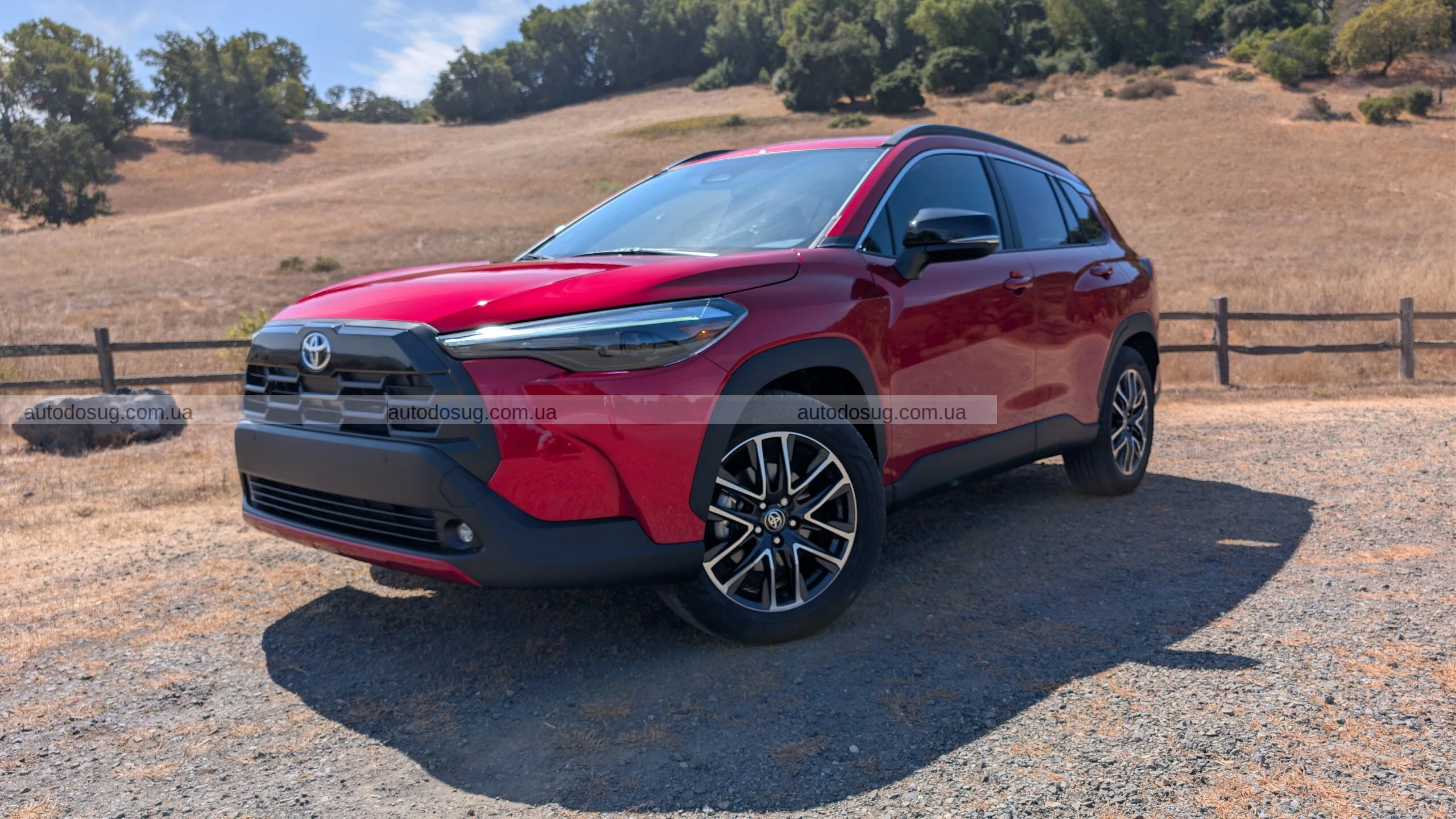 Toyota Corolla Cross 2026 року схожа на RAV4 нового покоління