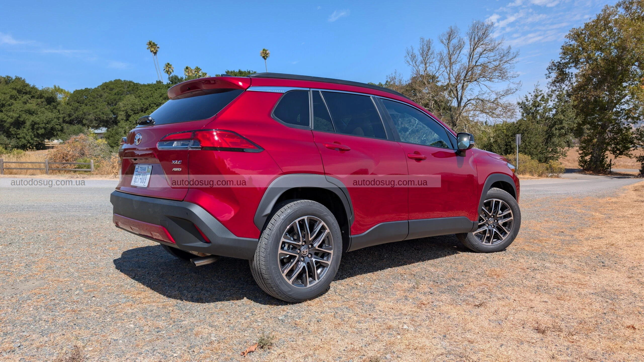 Toyota Corolla Cross 2026 року схожа на RAV4 нового покоління