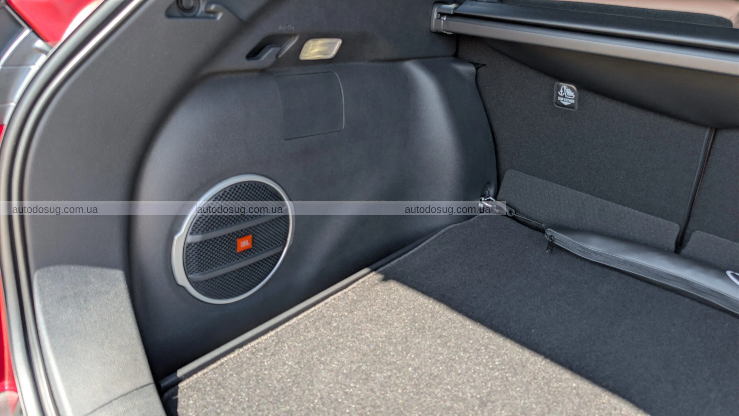 Toyota Corolla Cross 2026 року схожа на RAV4 нового покоління