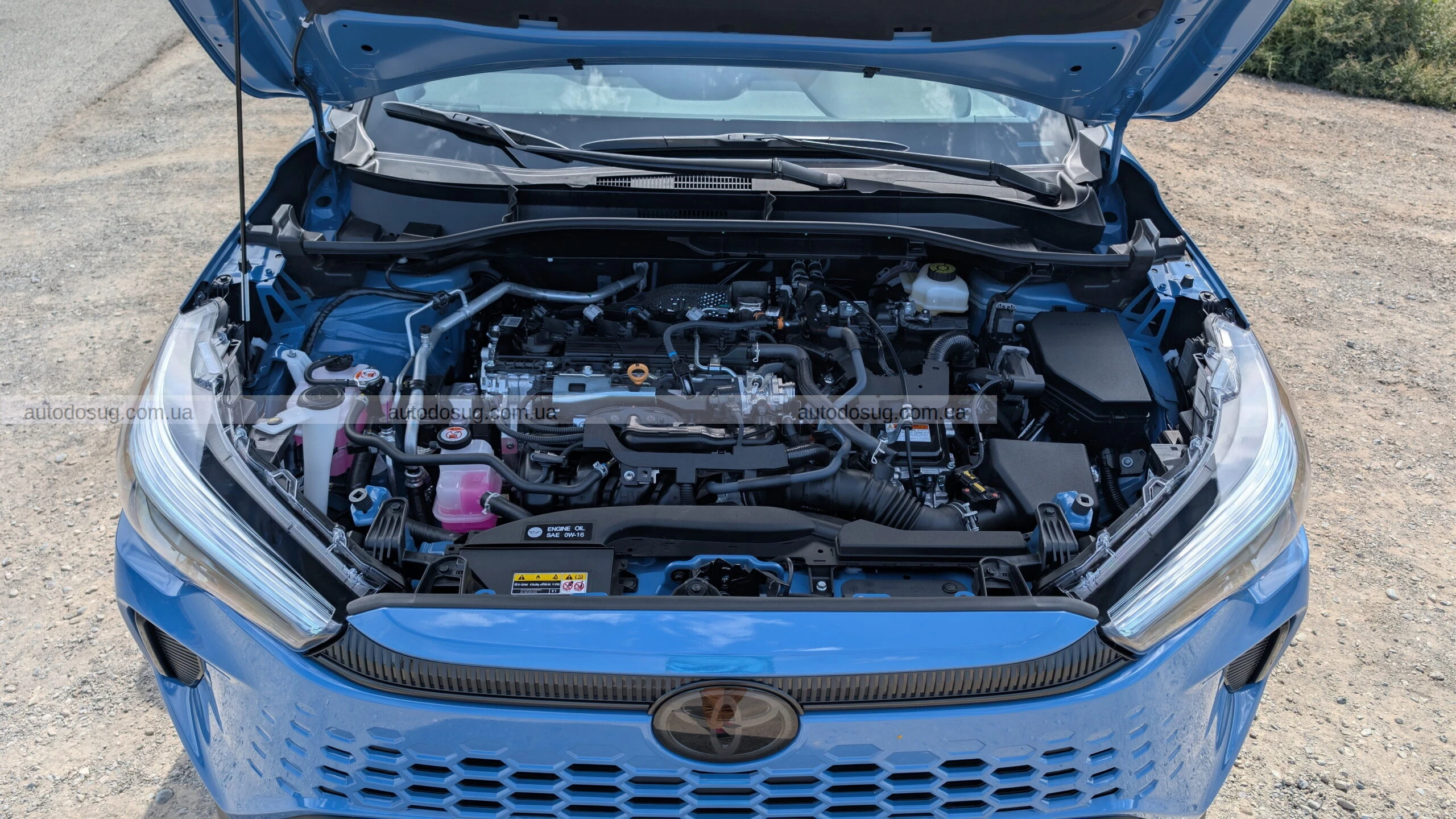 Toyota Corolla Cross 2026 року схожа на RAV4 нового покоління