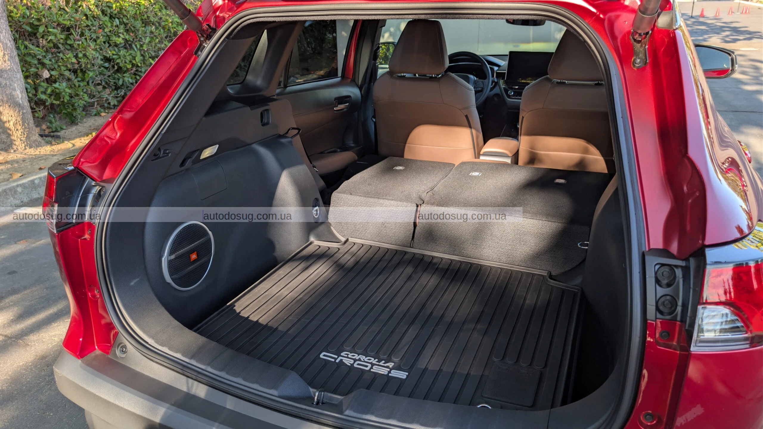 Toyota Corolla Cross 2026 року схожа на RAV4 нового покоління