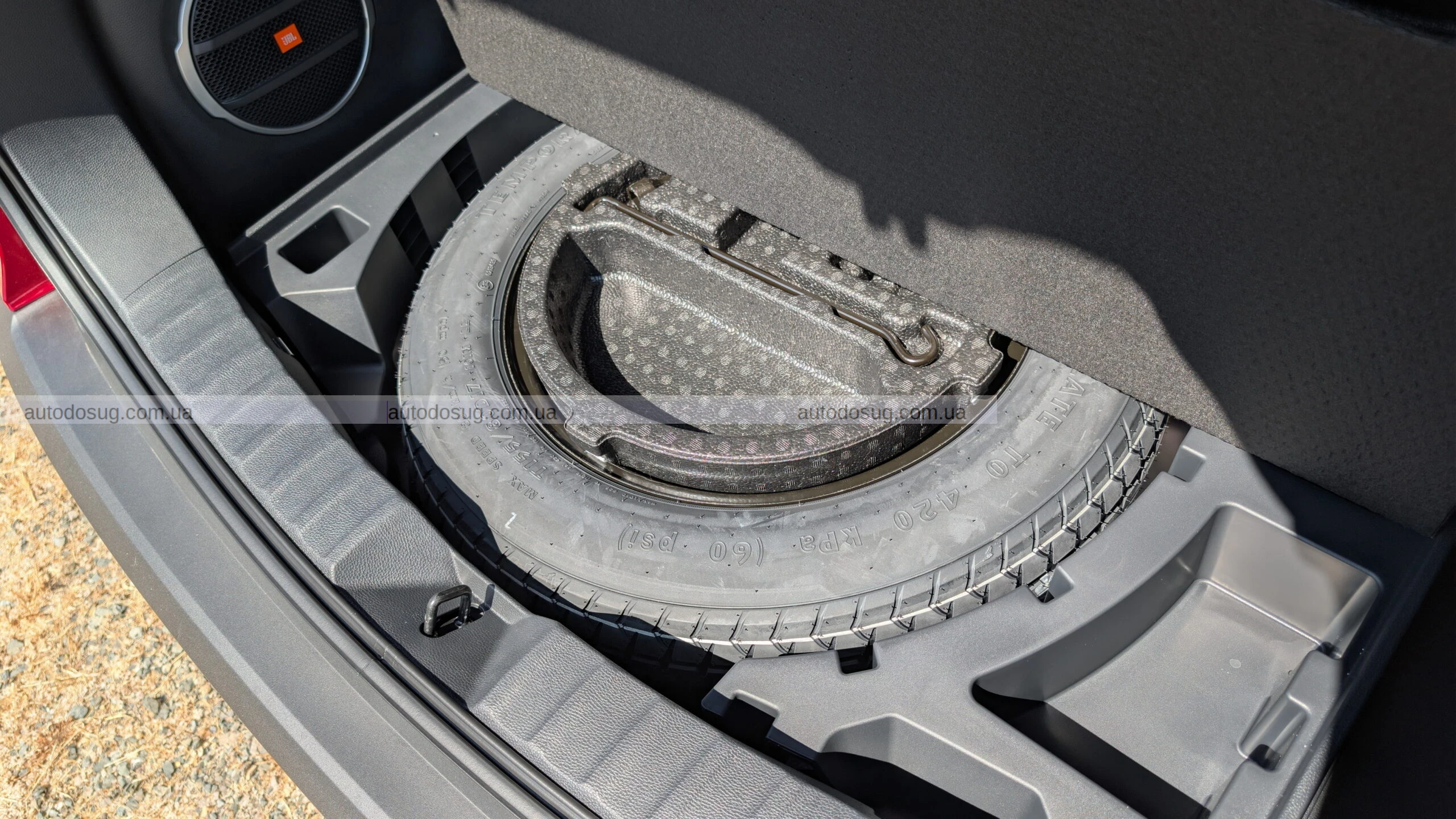 Toyota Corolla Cross 2026 року схожа на RAV4 нового покоління