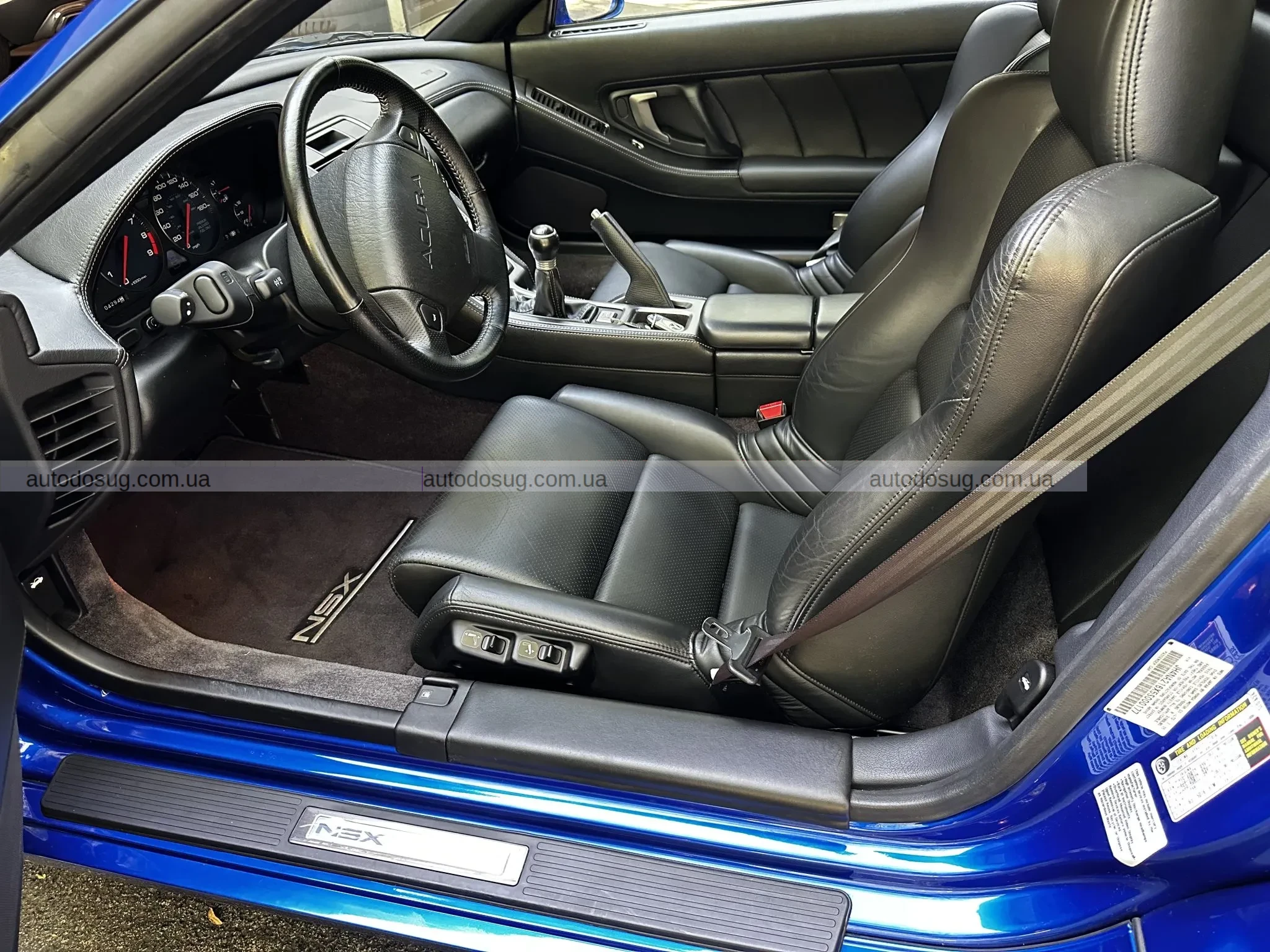 Цей 20-річний Acura NSX-T має всього 4 300 миль і одного оригінального власника