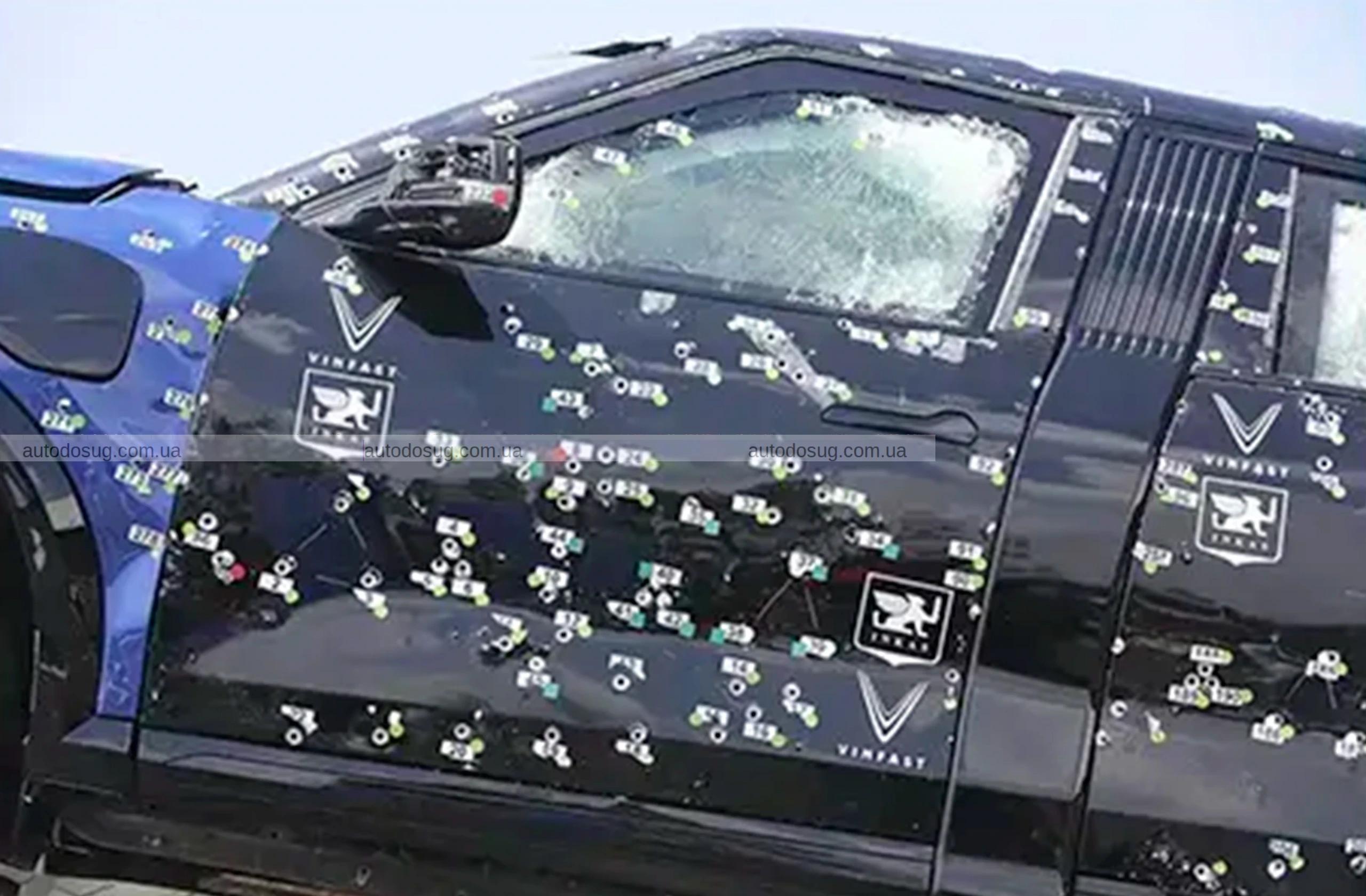 Цей розкішний позашляховик витримав 400 пострілів з лазерним наведенням