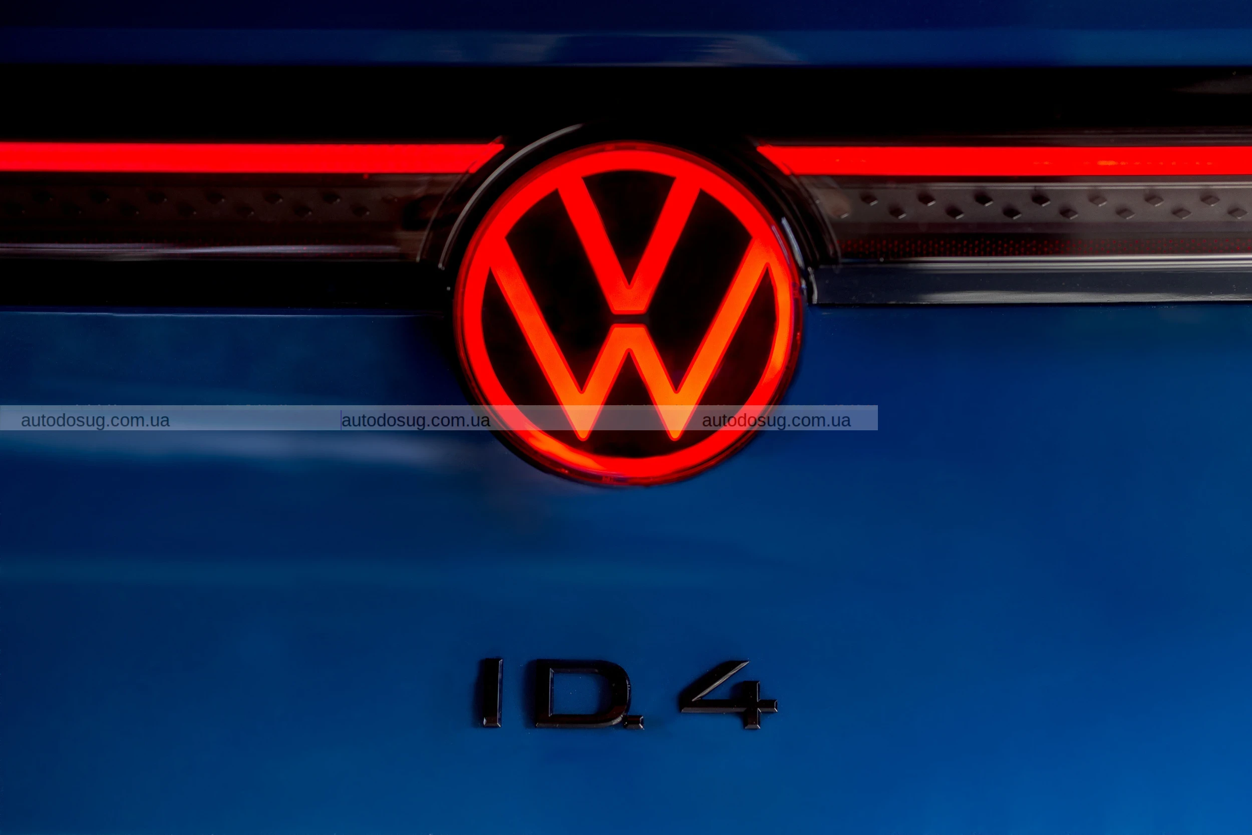 VW ID.4 отримує непомітне затемнення, але щось більше чекає в тіні