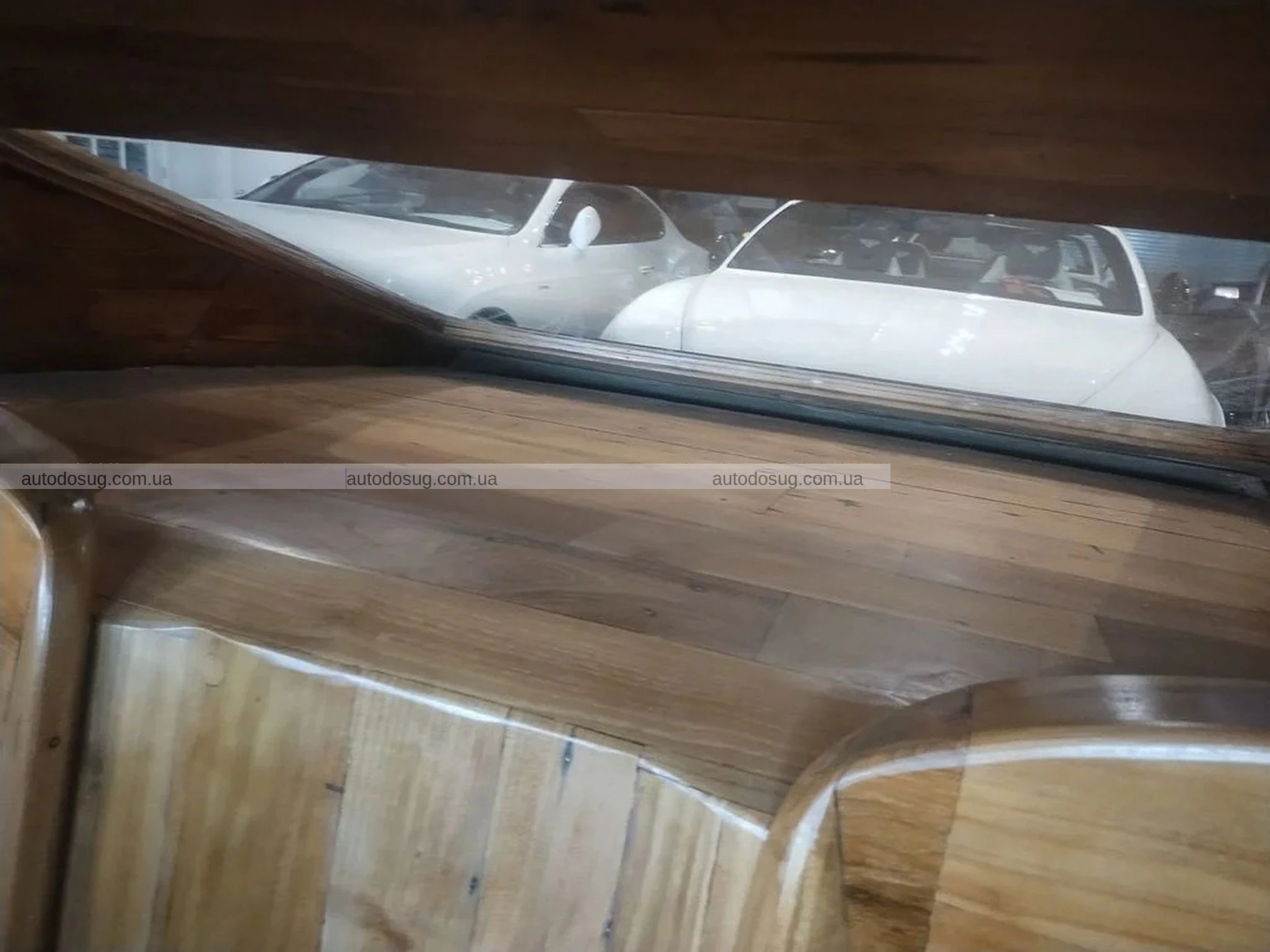 Ви коли-небудь бачили дерев'яний Bentley, який продається майже за 100 тисяч доларів?