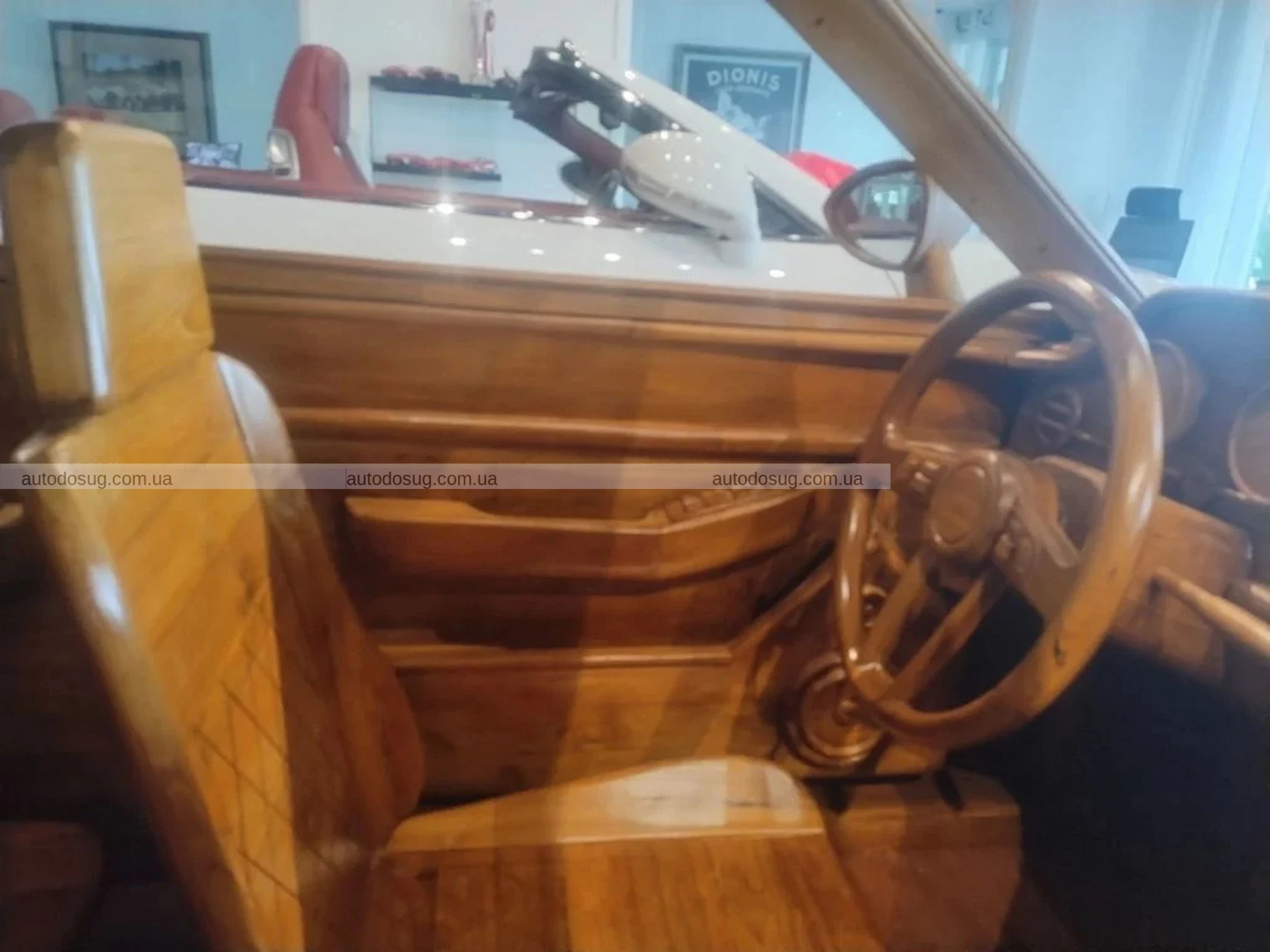 Ви коли-небудь бачили дерев'яний Bentley, який продається майже за 100 тисяч доларів?