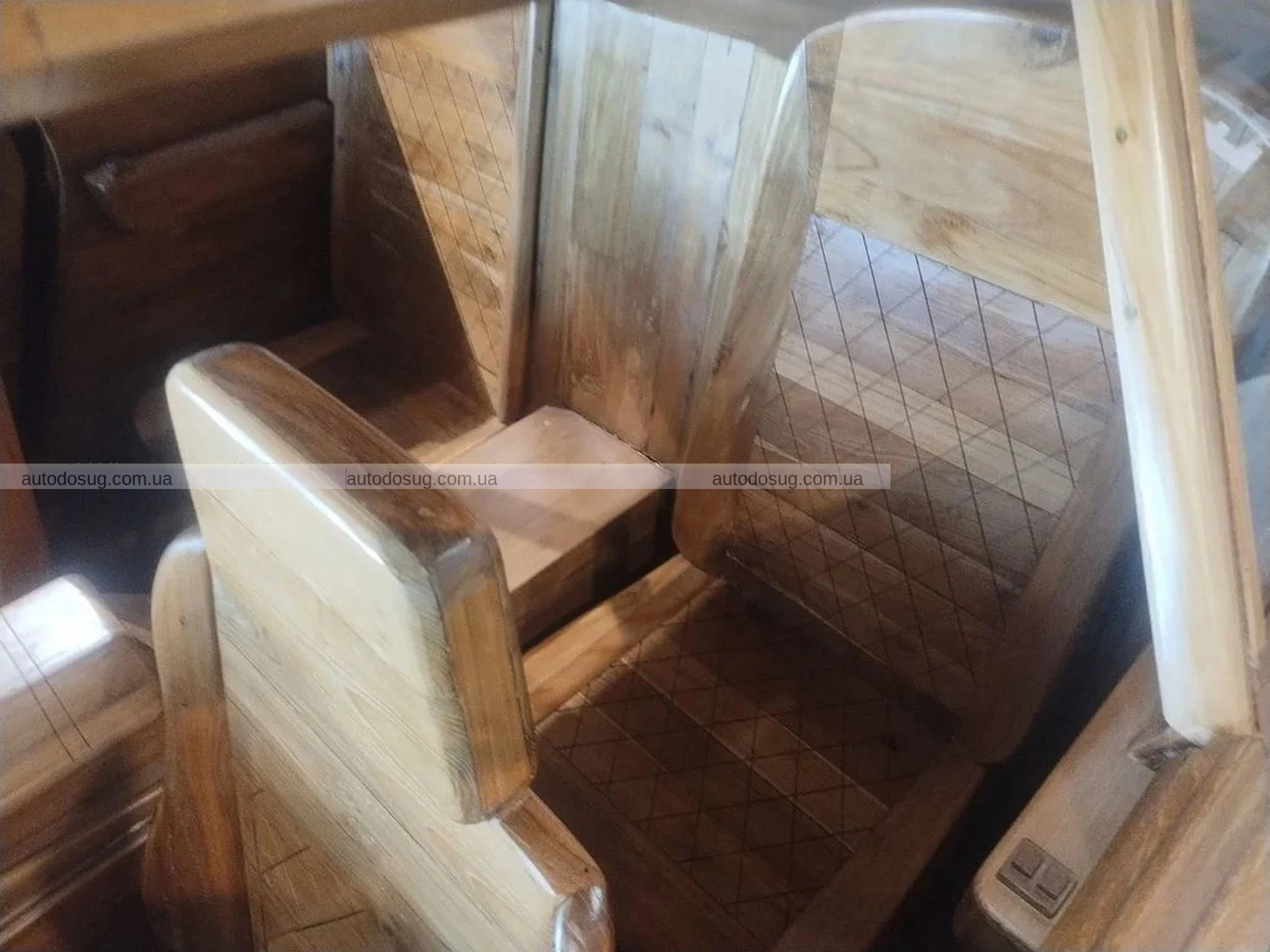 Ви коли-небудь бачили дерев'яний Bentley, який продається майже за 100 тисяч доларів?