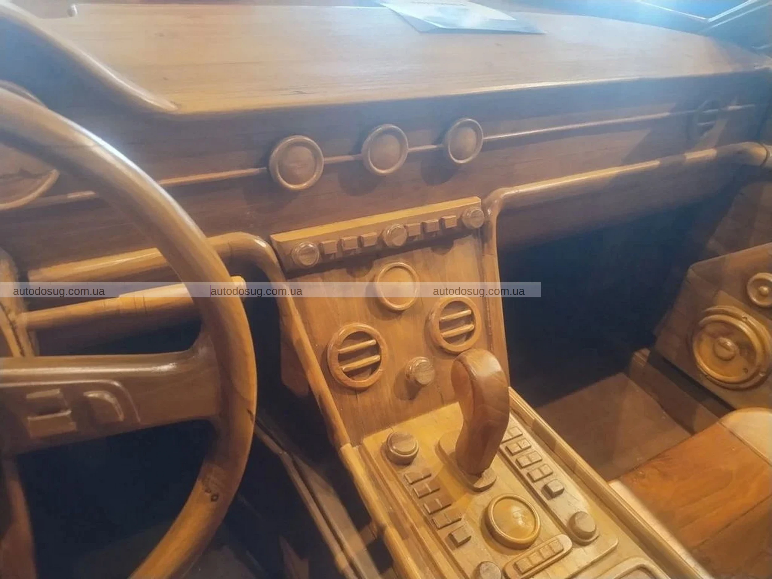 Ви коли-небудь бачили дерев'яний Bentley, який продається майже за 100 тисяч доларів?