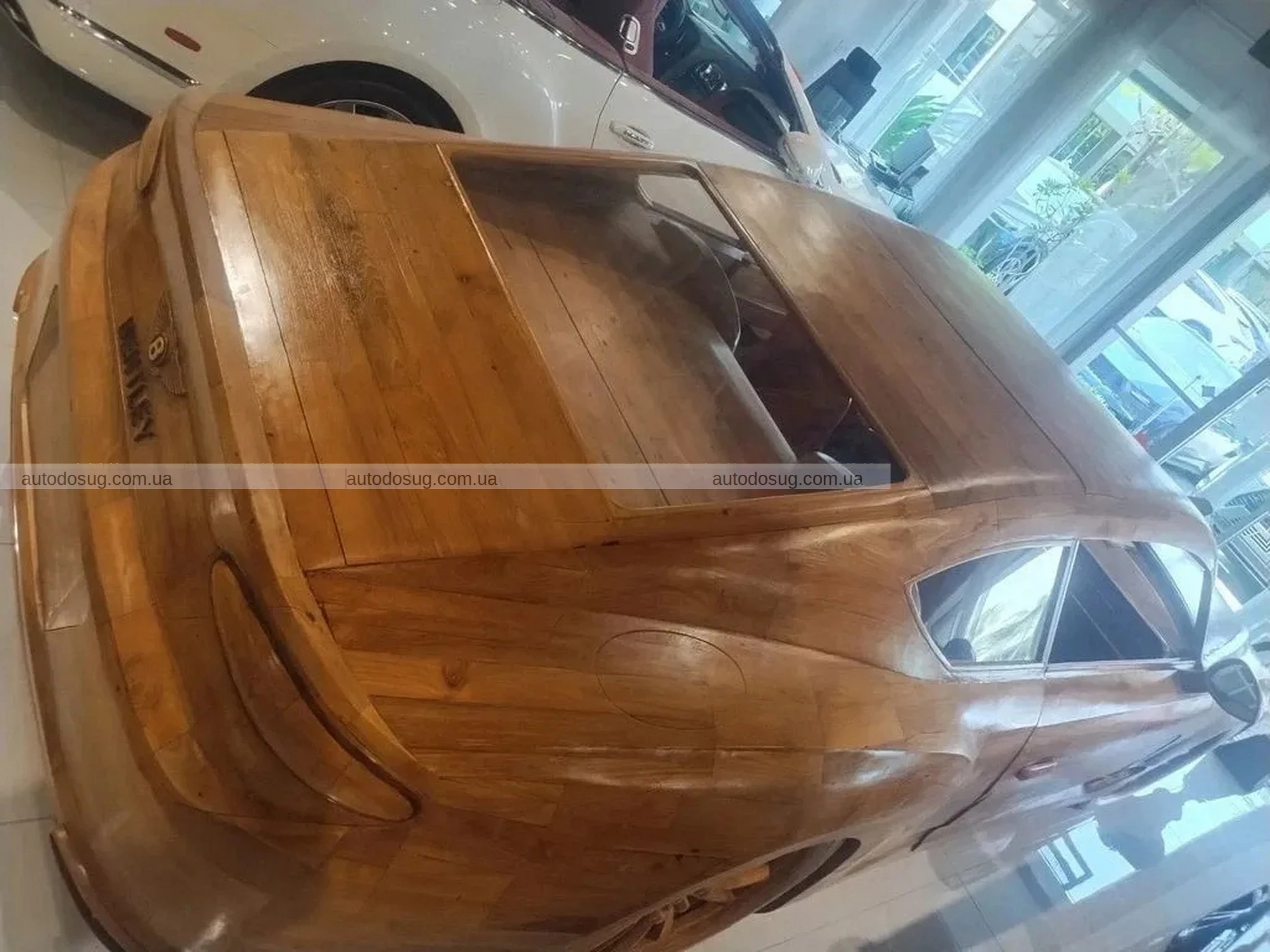 Ви коли-небудь бачили дерев'яний Bentley, який продається майже за 100 тисяч доларів?