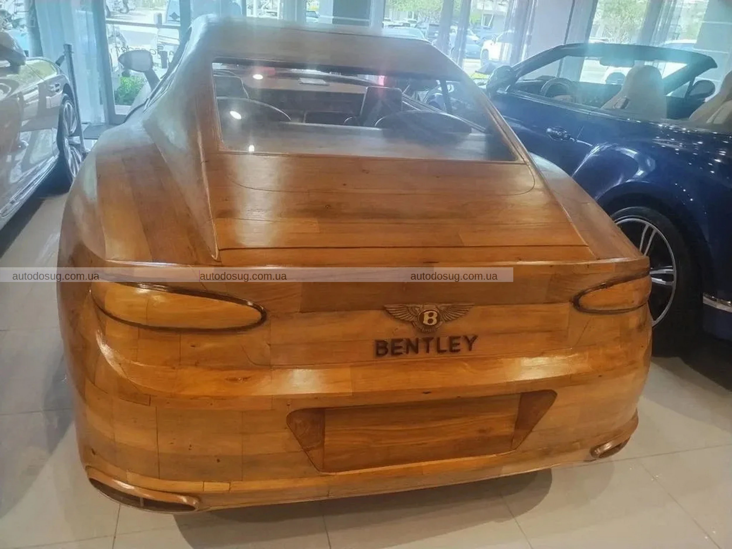 Ви коли-небудь бачили дерев'яний Bentley, який продається майже за 100 тисяч доларів?