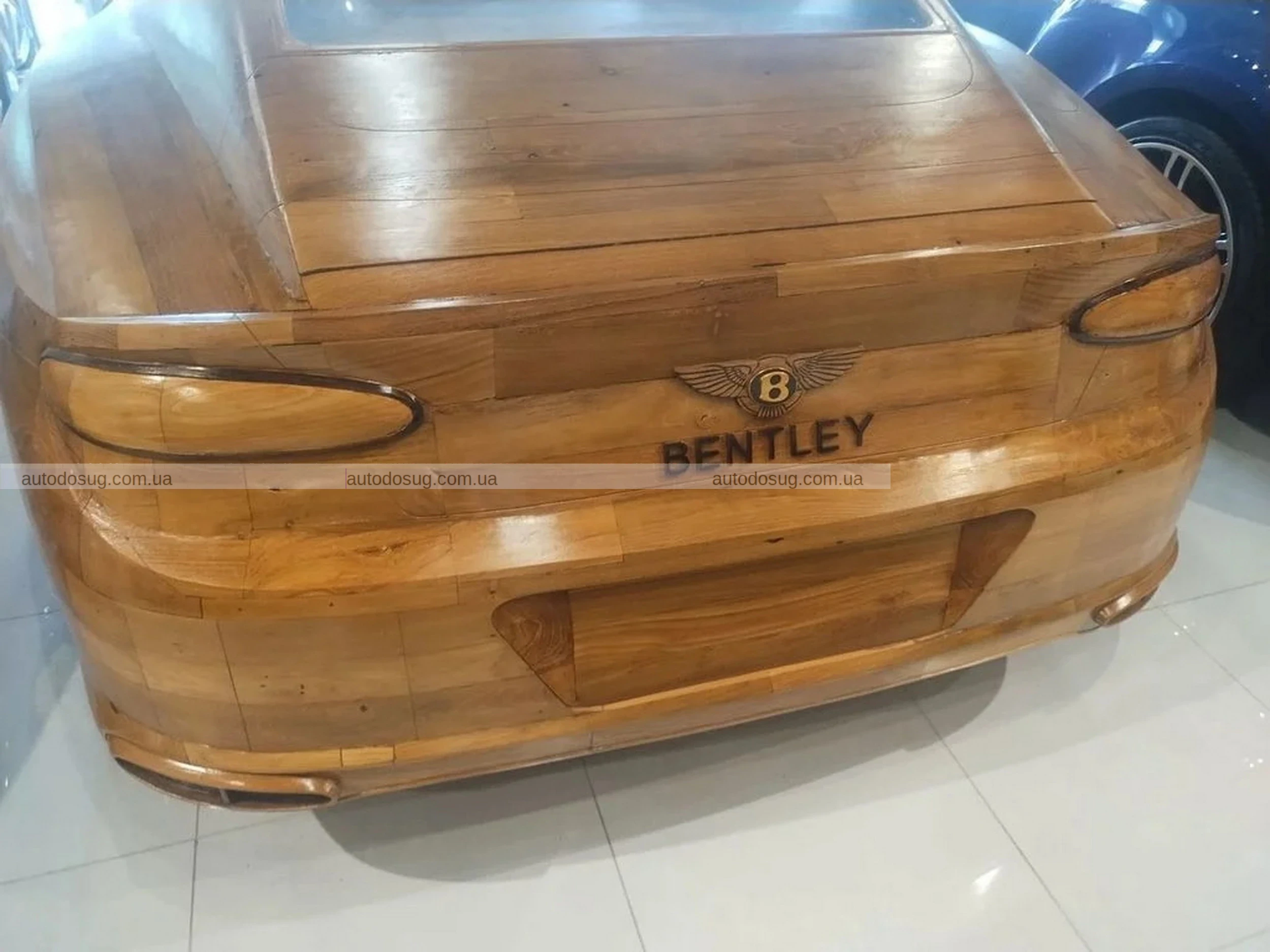 Ви коли-небудь бачили дерев'яний Bentley, який продається майже за 100 тисяч доларів?