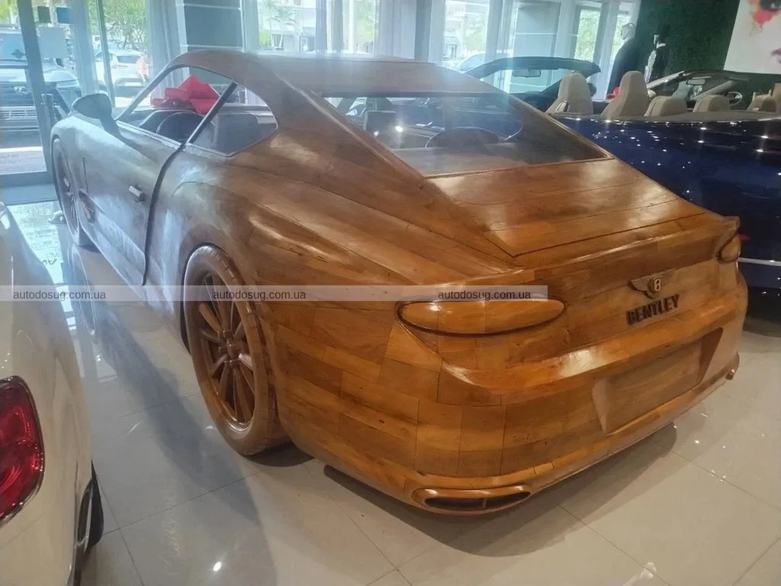 Ви коли-небудь бачили дерев'яний Bentley, який продається майже за 100 тисяч доларів?