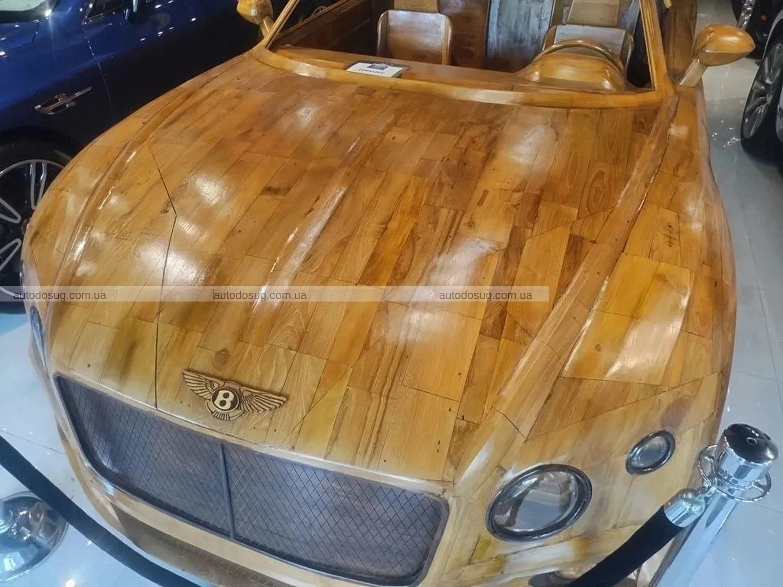 Ви коли-небудь бачили дерев'яний Bentley, який продається майже за 100 тисяч доларів?