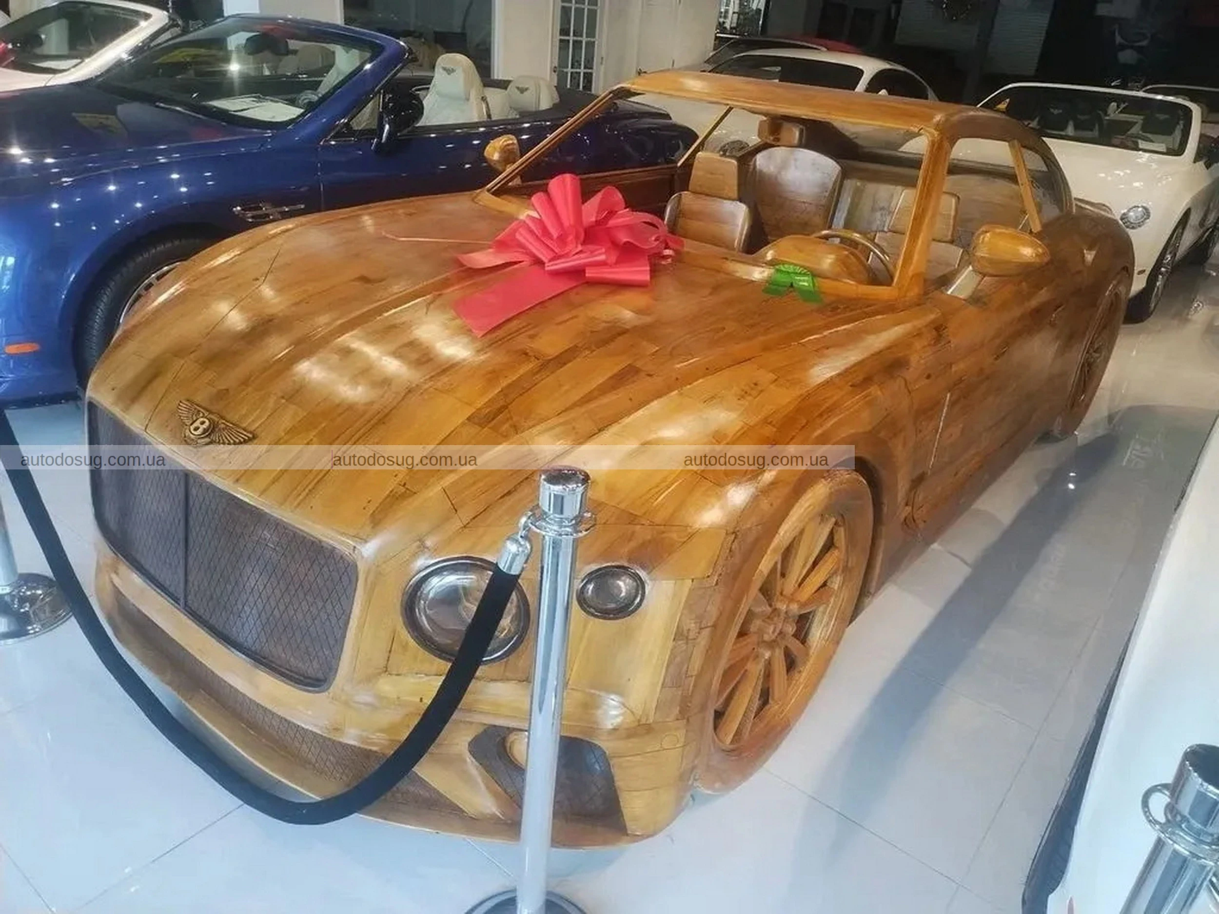 Ви коли-небудь бачили дерев'яний Bentley, який продається майже за 100 тисяч доларів?