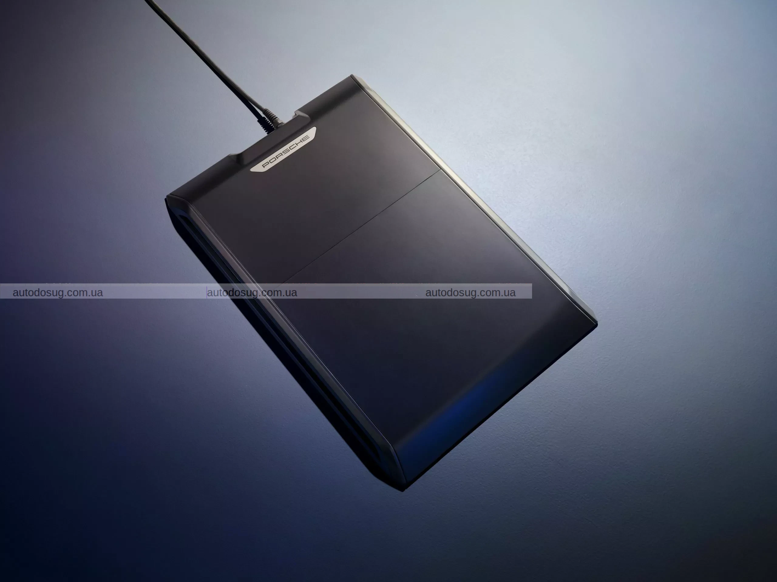 Забудьте про дроти: електричний Porsche Cayenne може заряджатися без проводів